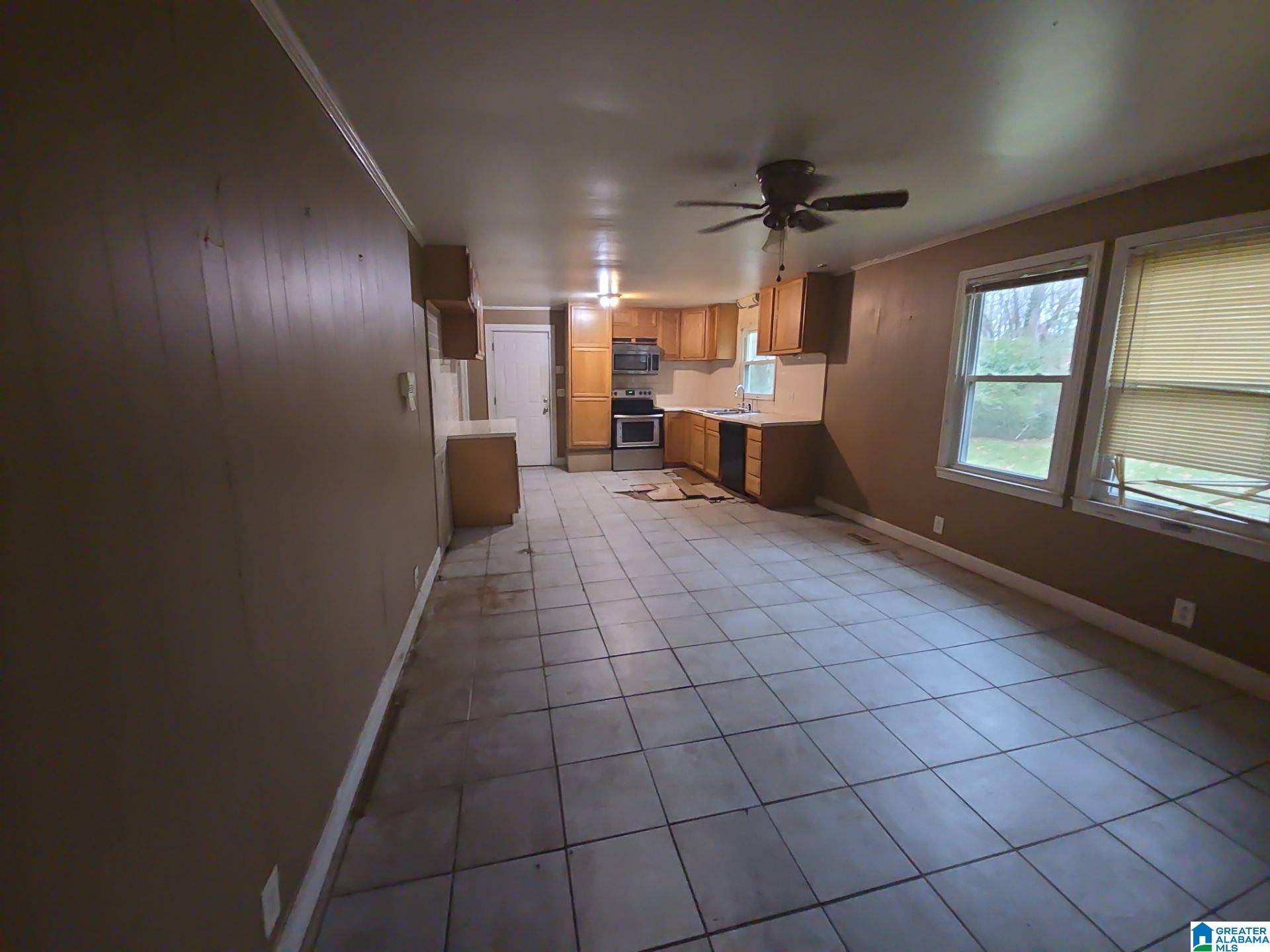 Bessemer, AL 35020,201 W LAKE DRIVE