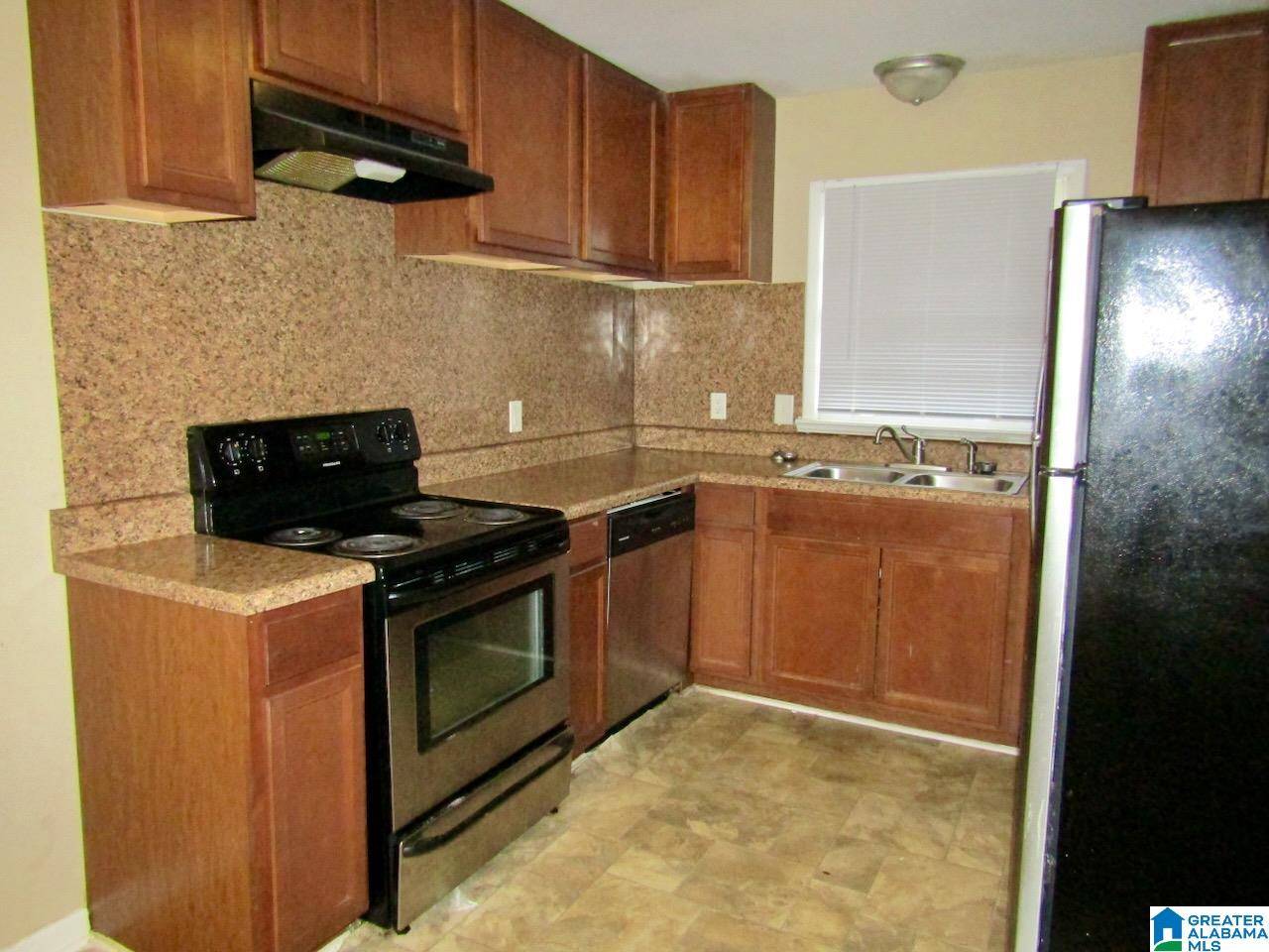 Fairfield, AL 35064,453 FOREST DRIVE