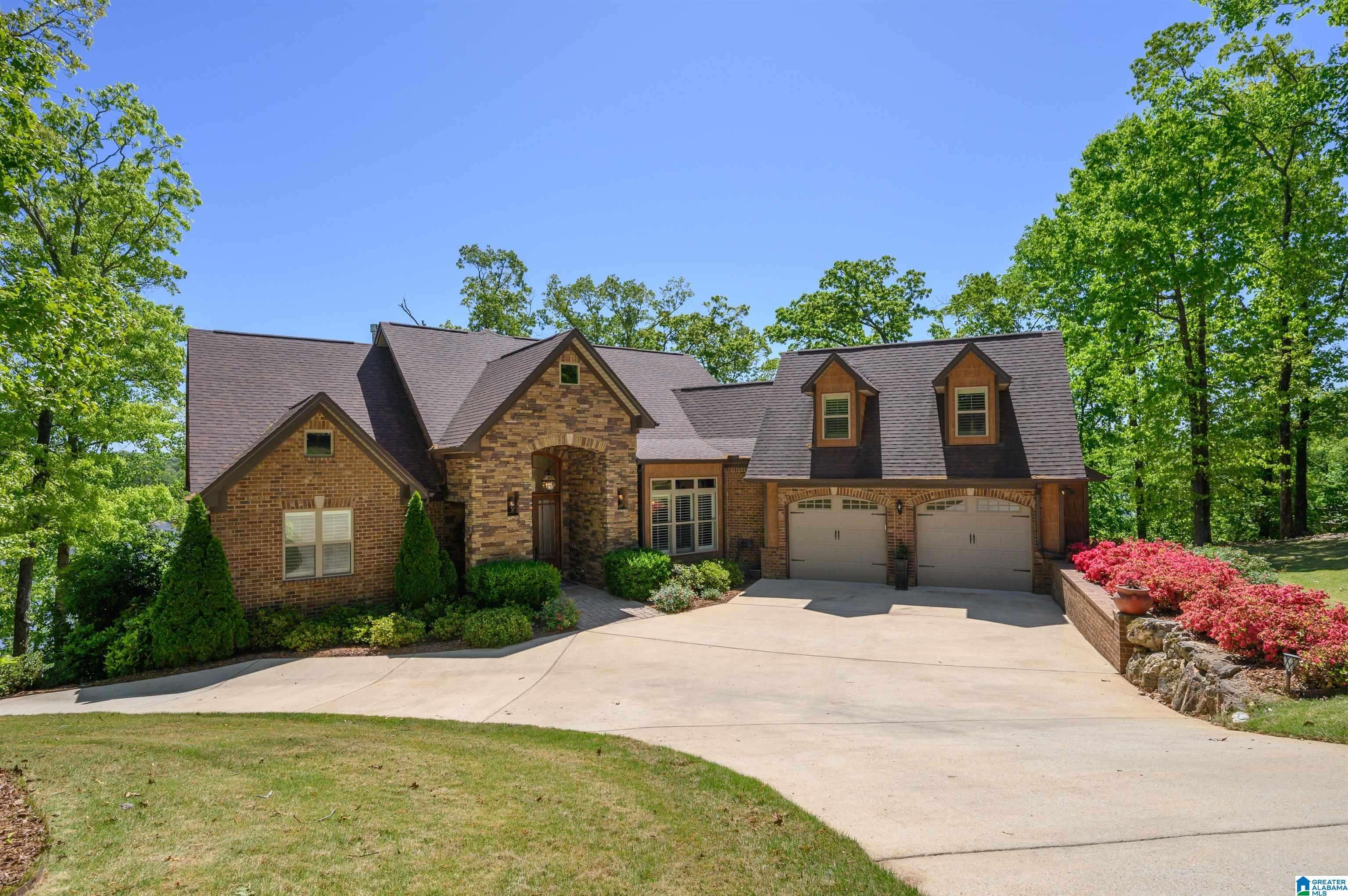 Pell City, AL 35128,705 LAKEVIEW CREST DRIVE
