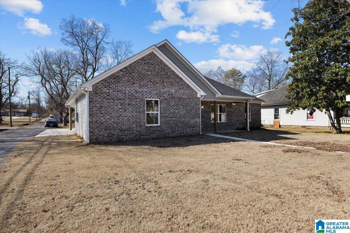 Oneonta, AL 35121,405 2ND STREET