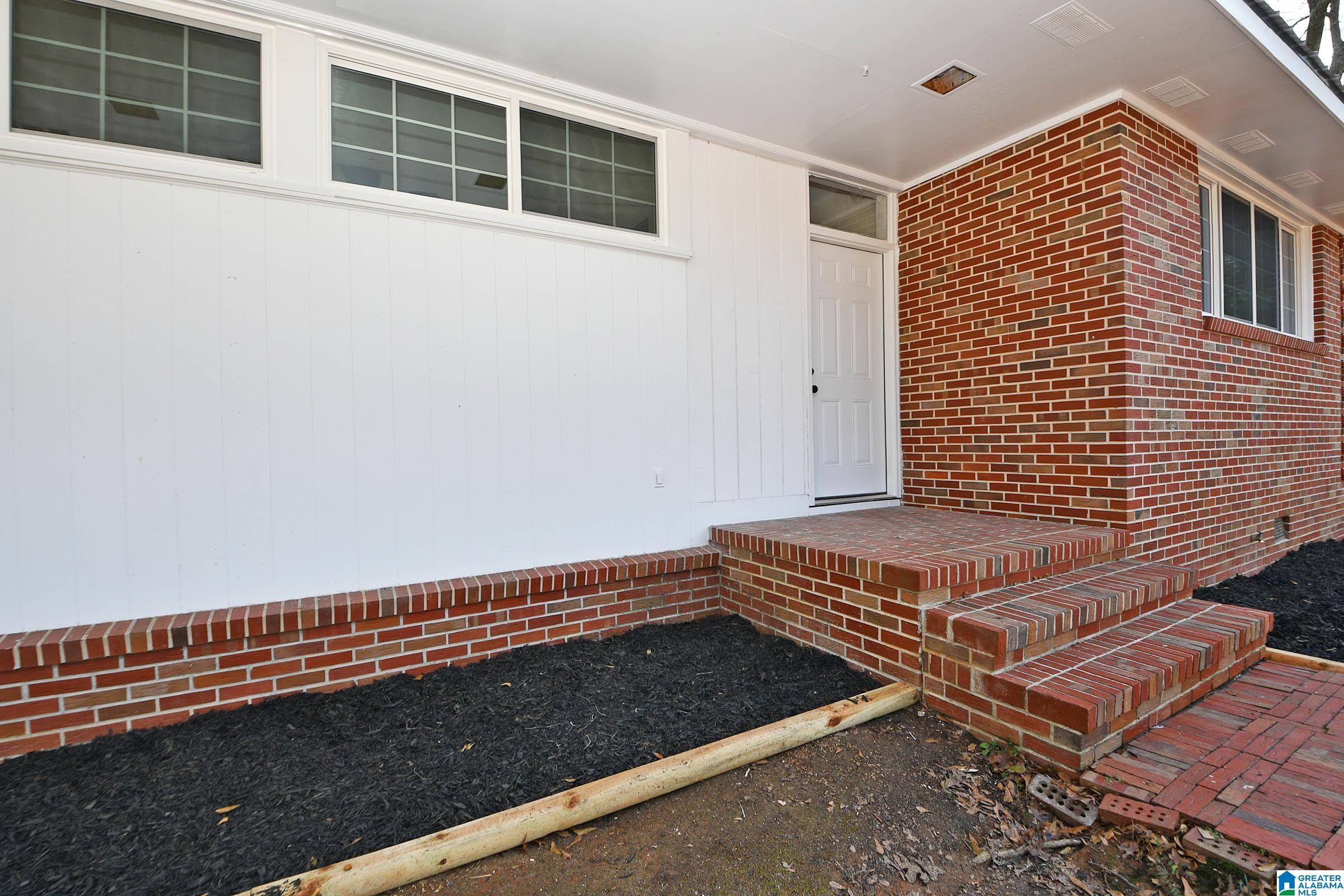 Roanoke, AL 36274,329 WOODLAND AVENUE