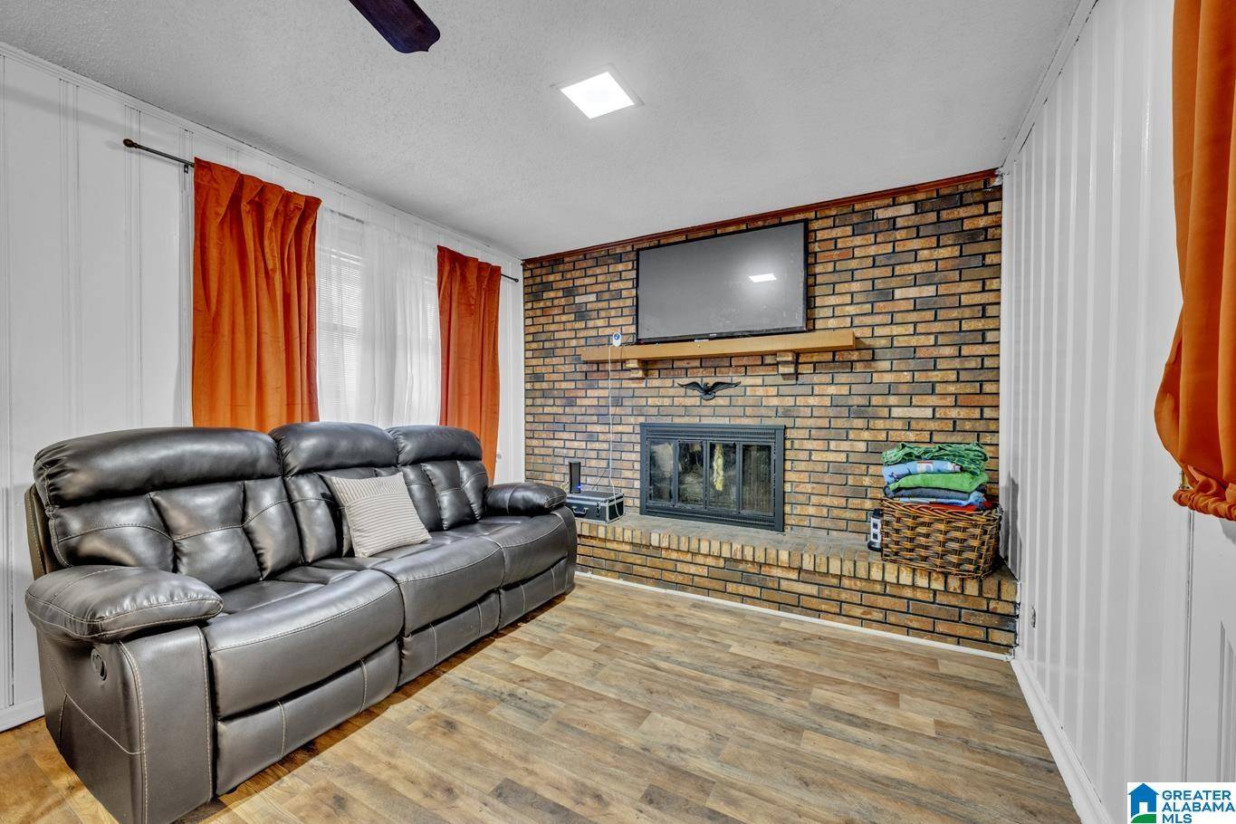 Birmingham, AL 35215,816 HICKORY DRIVE