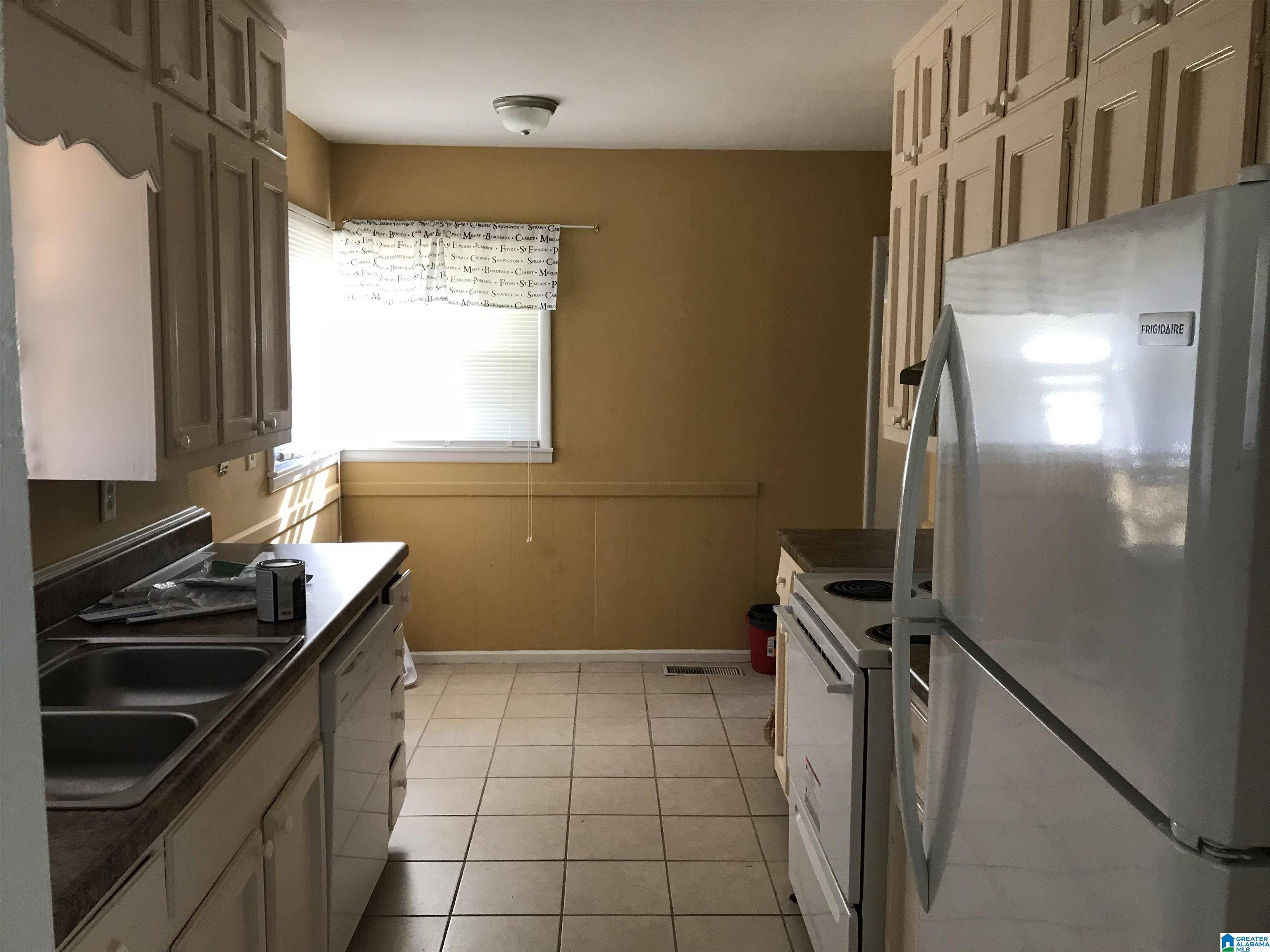 Midfield, AL 35228,204 3RD AVENUE