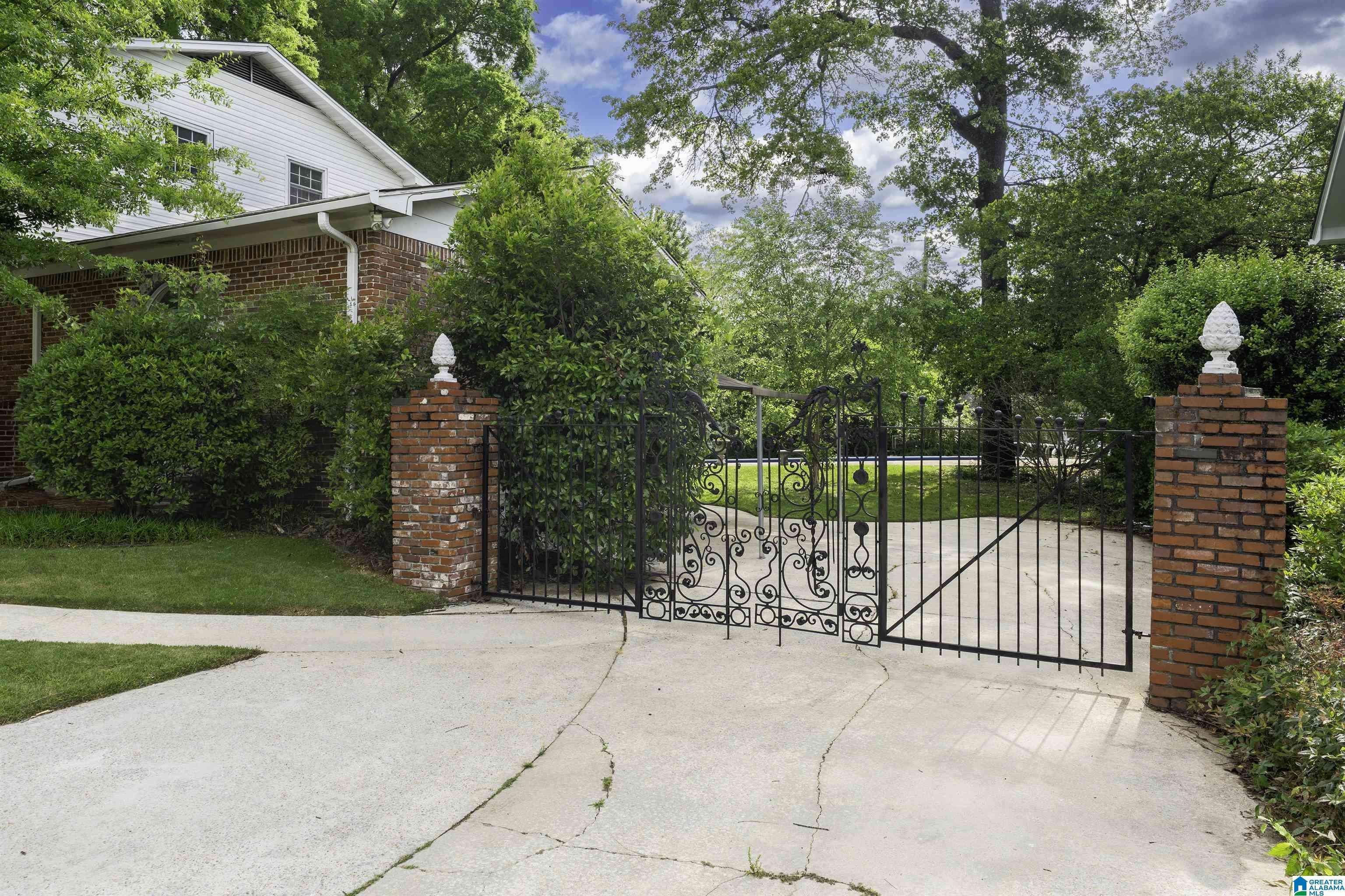 Vestavia Hills, AL 35216,913 CHESTNUT STREET