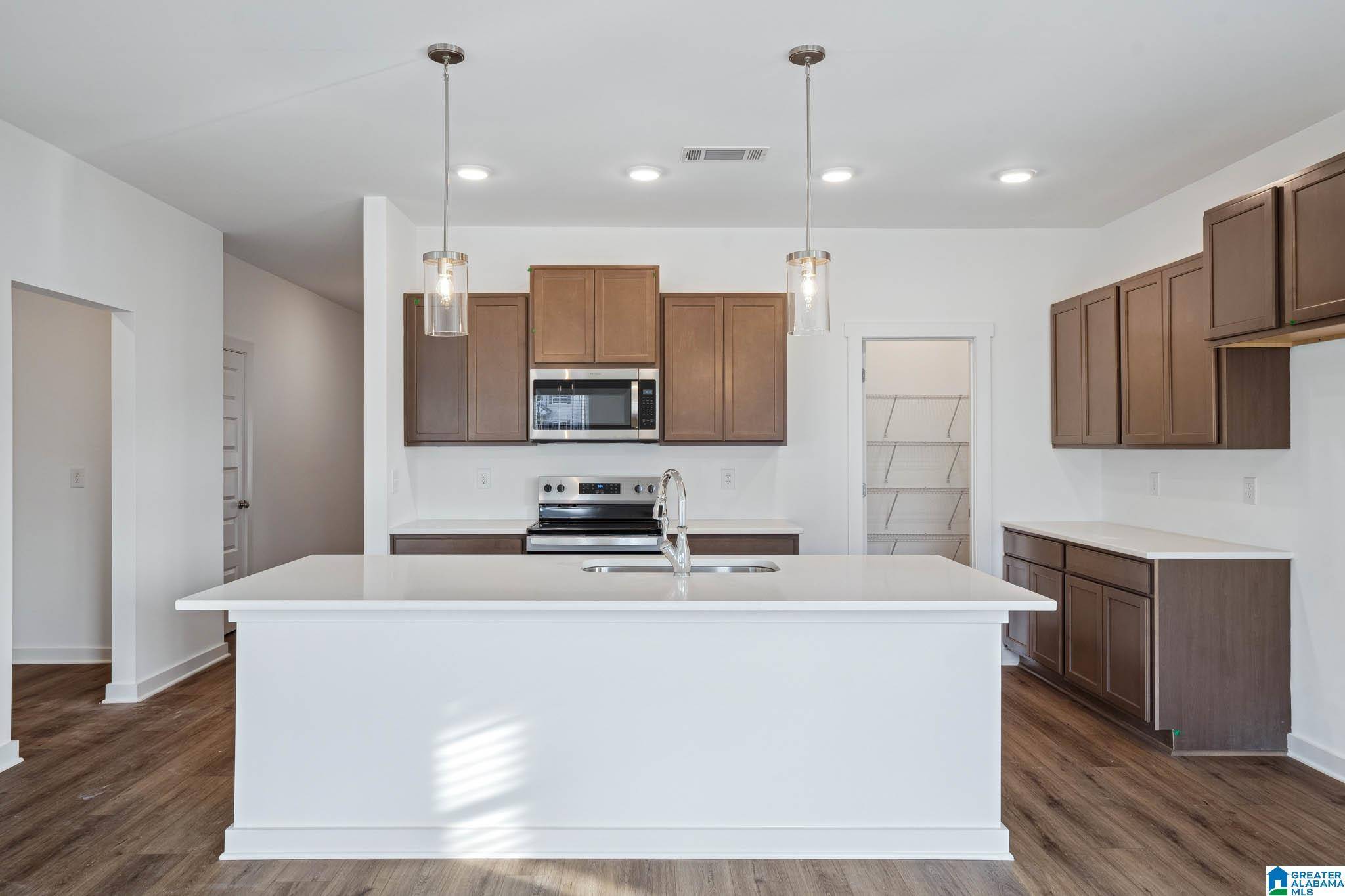 Cropwell, AL 35054,376 LAKELAND COURT