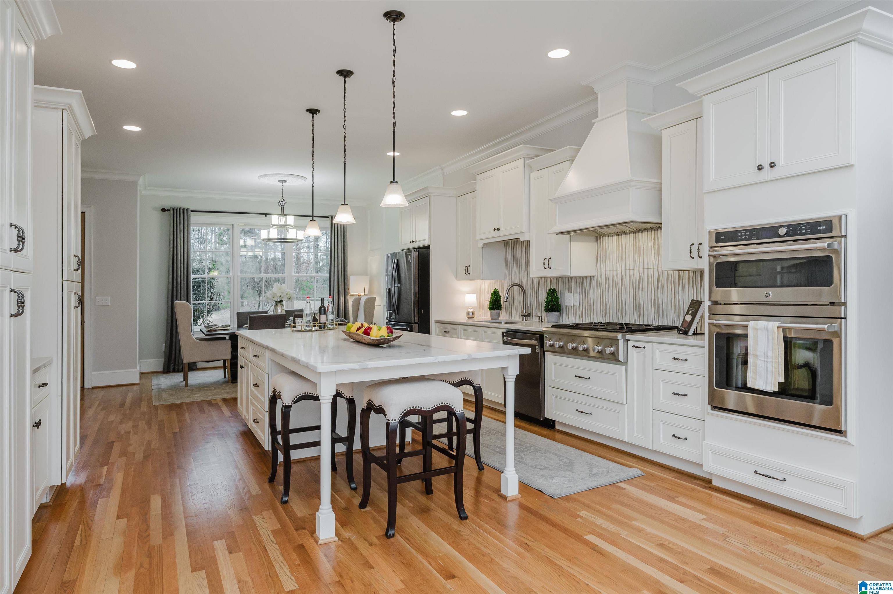 Vestavia Hills, AL 35216,1610 CHATEAU CREST LANE