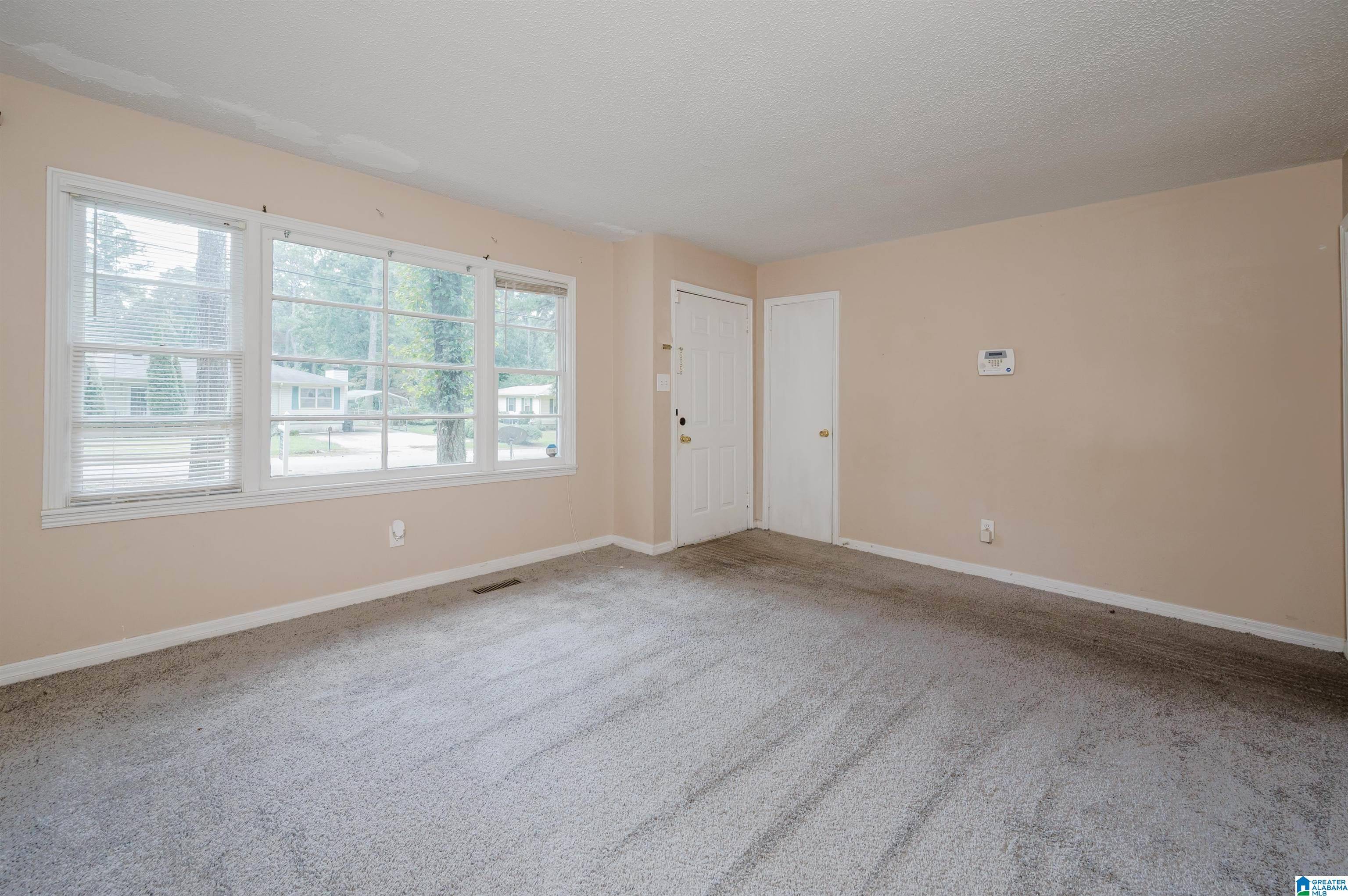 Birmingham, AL 35215,512 22ND TERRACE