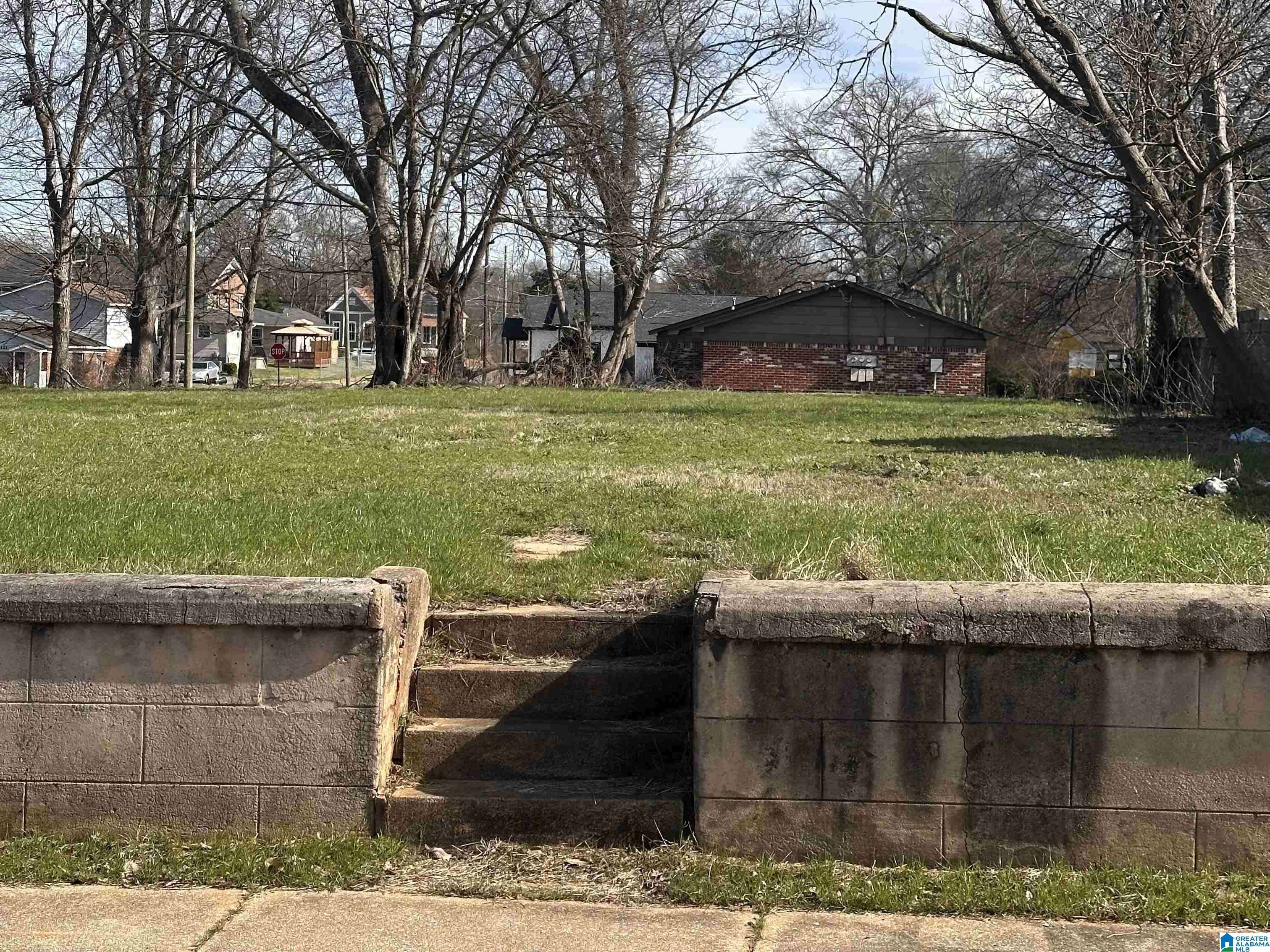 Birmingham, AL 35218,2207 AVENUE F #22 00 31 3 052 002.000