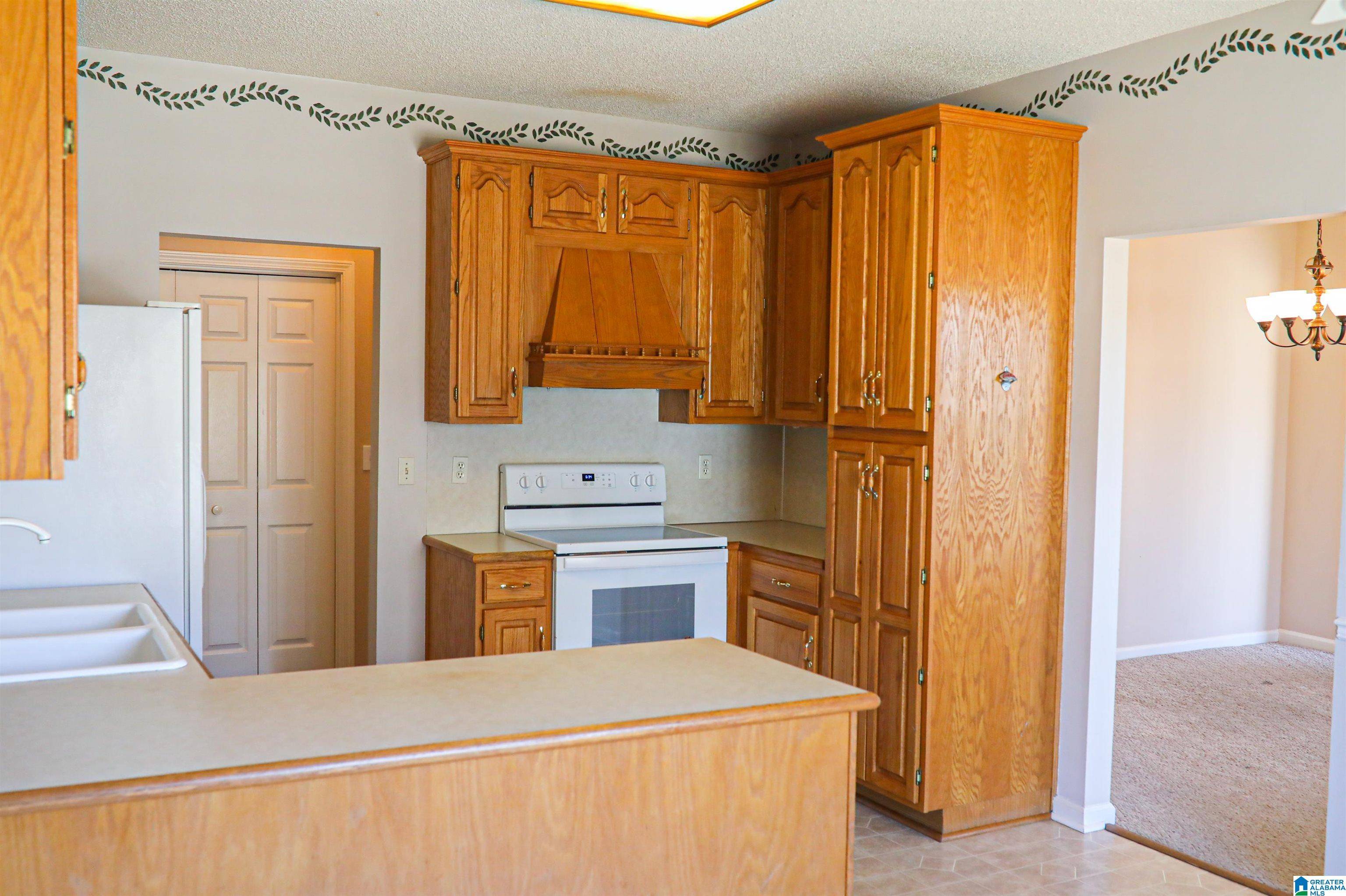 Fultondale, AL 35068,904 HONEYSUCKLE DRIVE