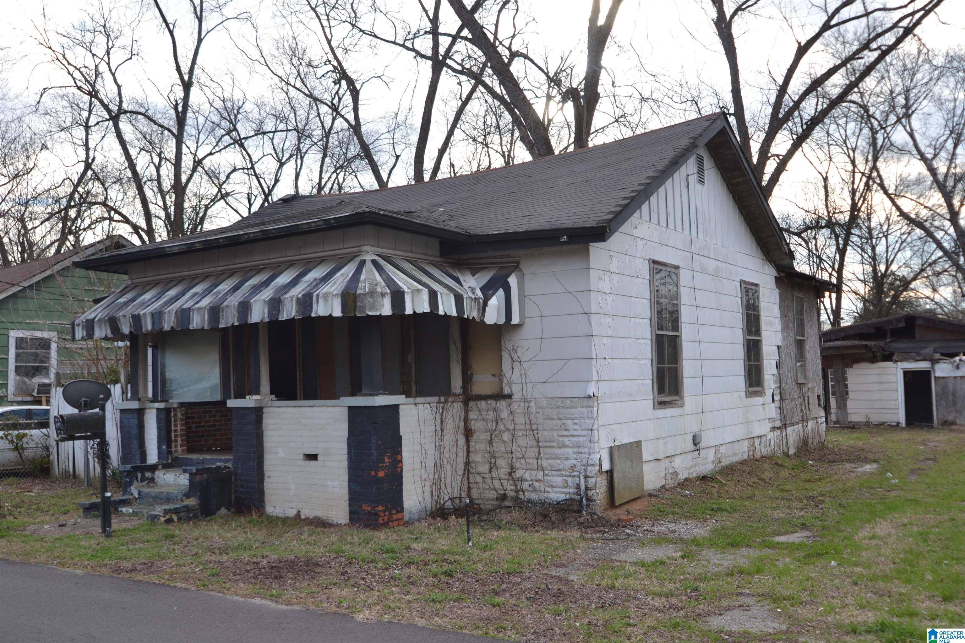 Bessemer, AL 35020,210 CHESTNUT AVENUE