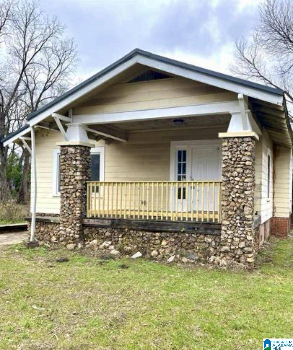 Birmingham, AL 35211,516 FULTON AVENUE