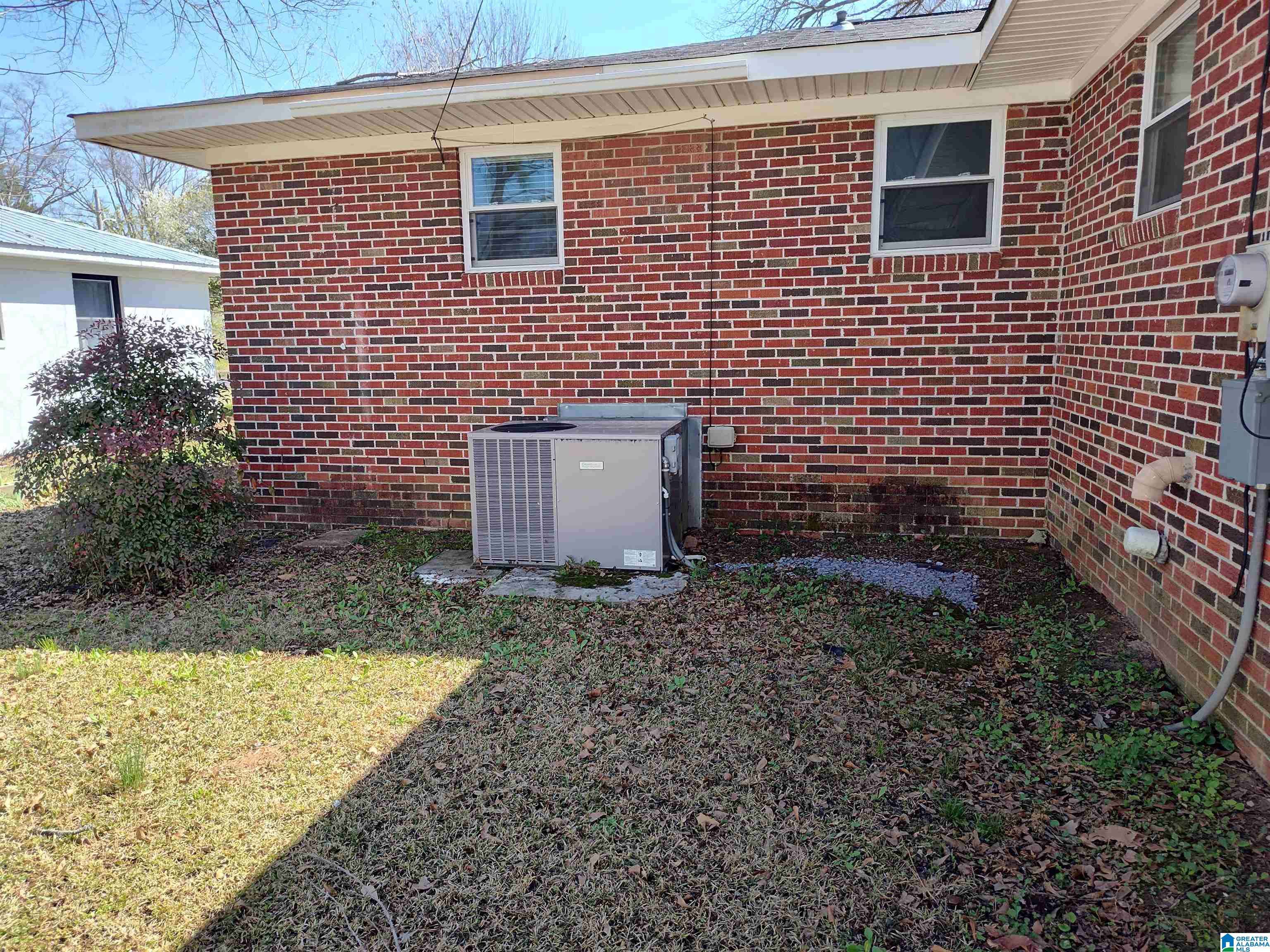 Sylacauga, AL 35150,207 COUNTRY DRIVE