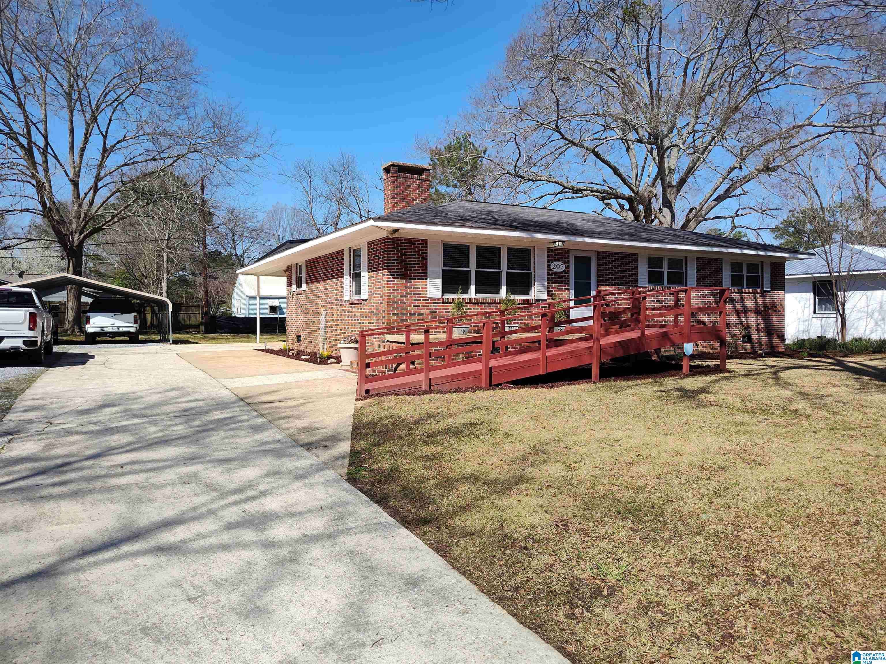 Sylacauga, AL 35150,207 COUNTRY DRIVE