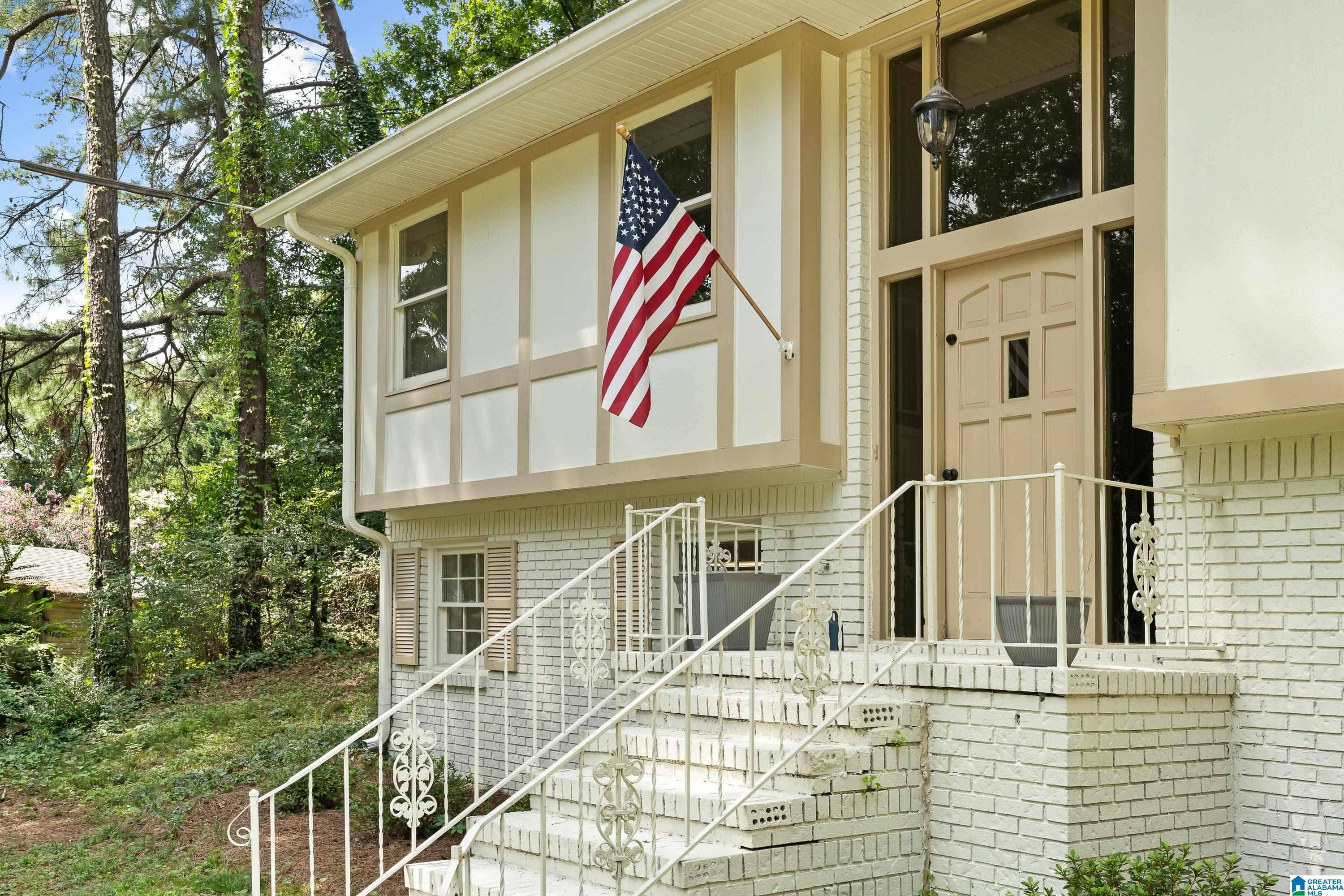 Vestavia Hills, AL 35243,3583 VALLEY CIRCLE