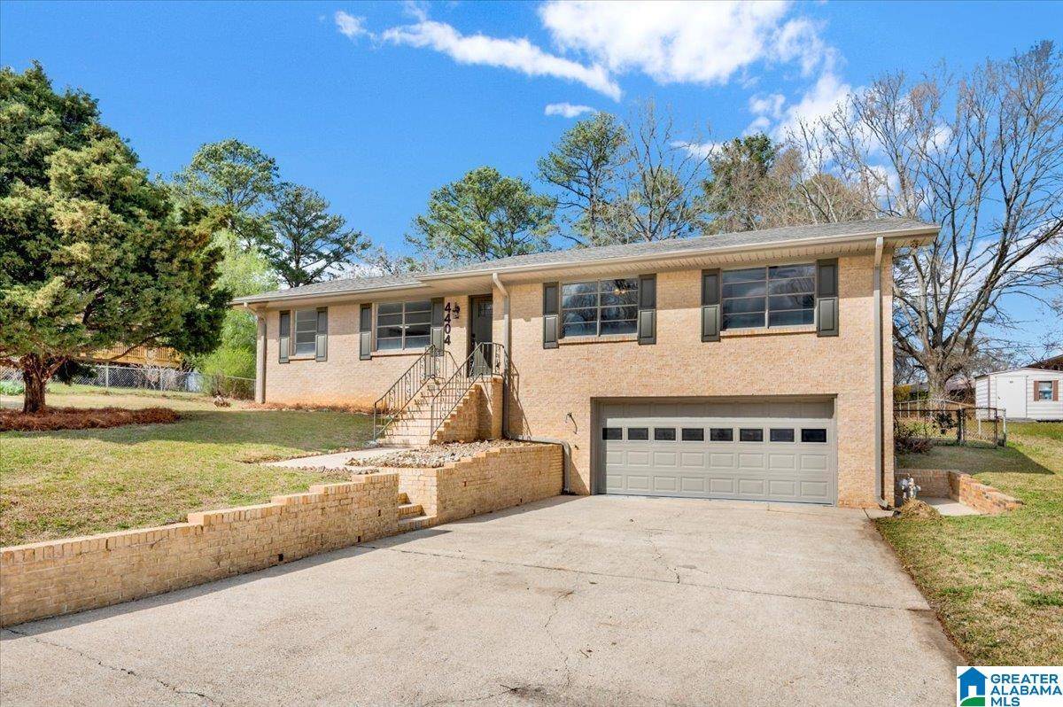 Adamsville, AL 35005,4404 PINE DRIVE