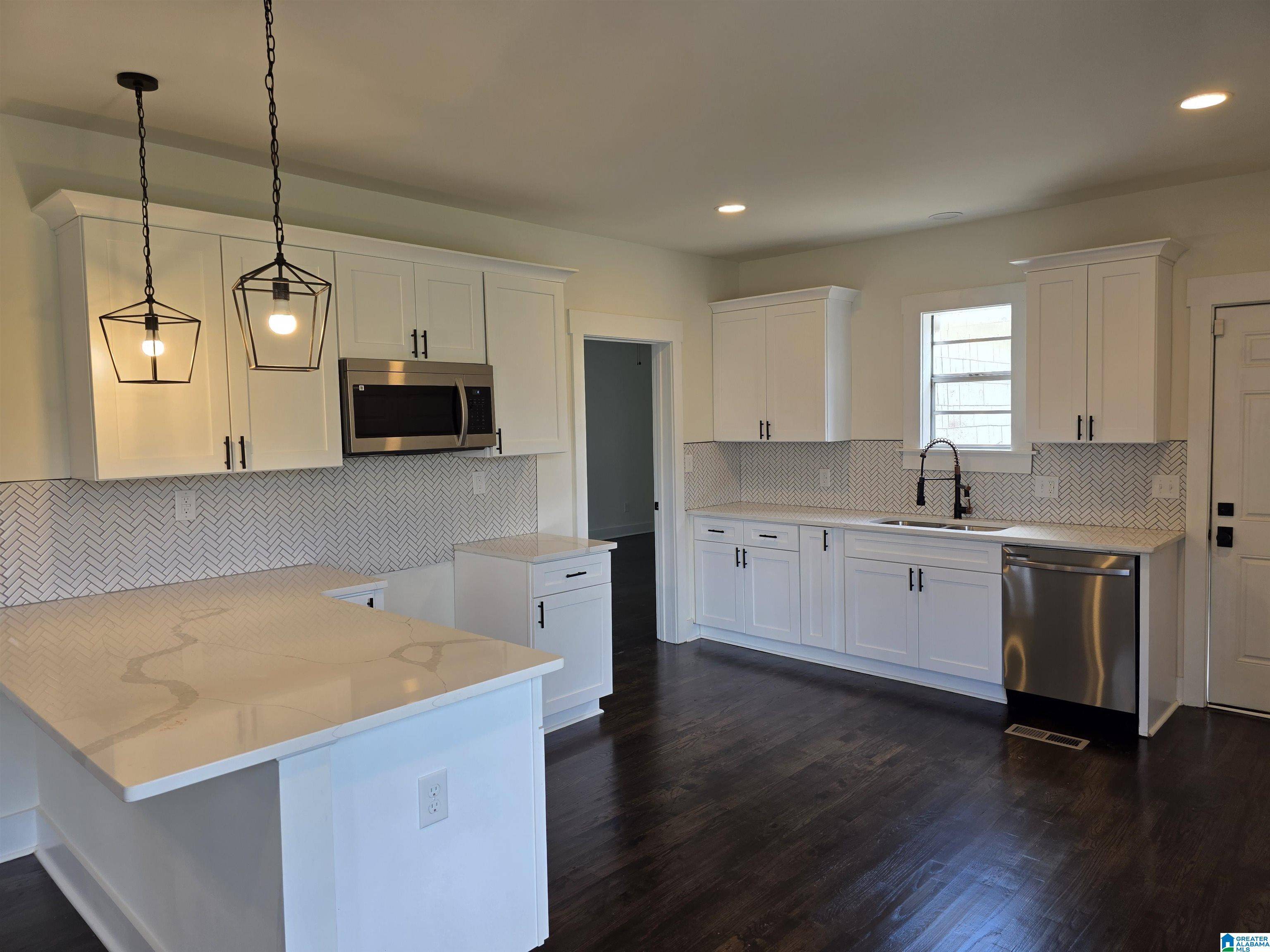 Birmingham, AL 35204,944 4TH STREET W