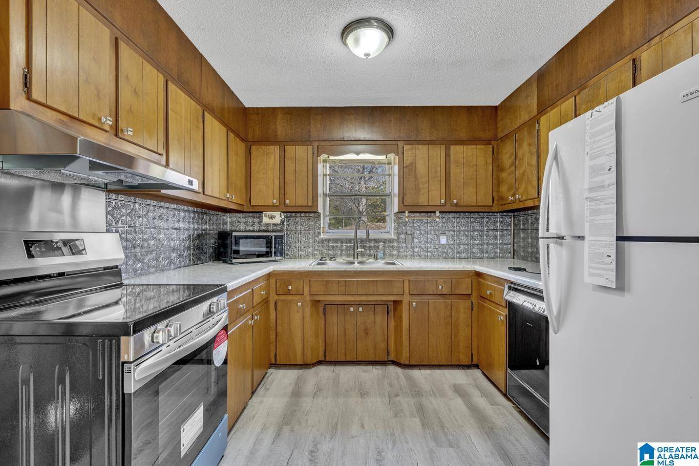 Graysville, AL 35073,605 WINDSOR DRIVE