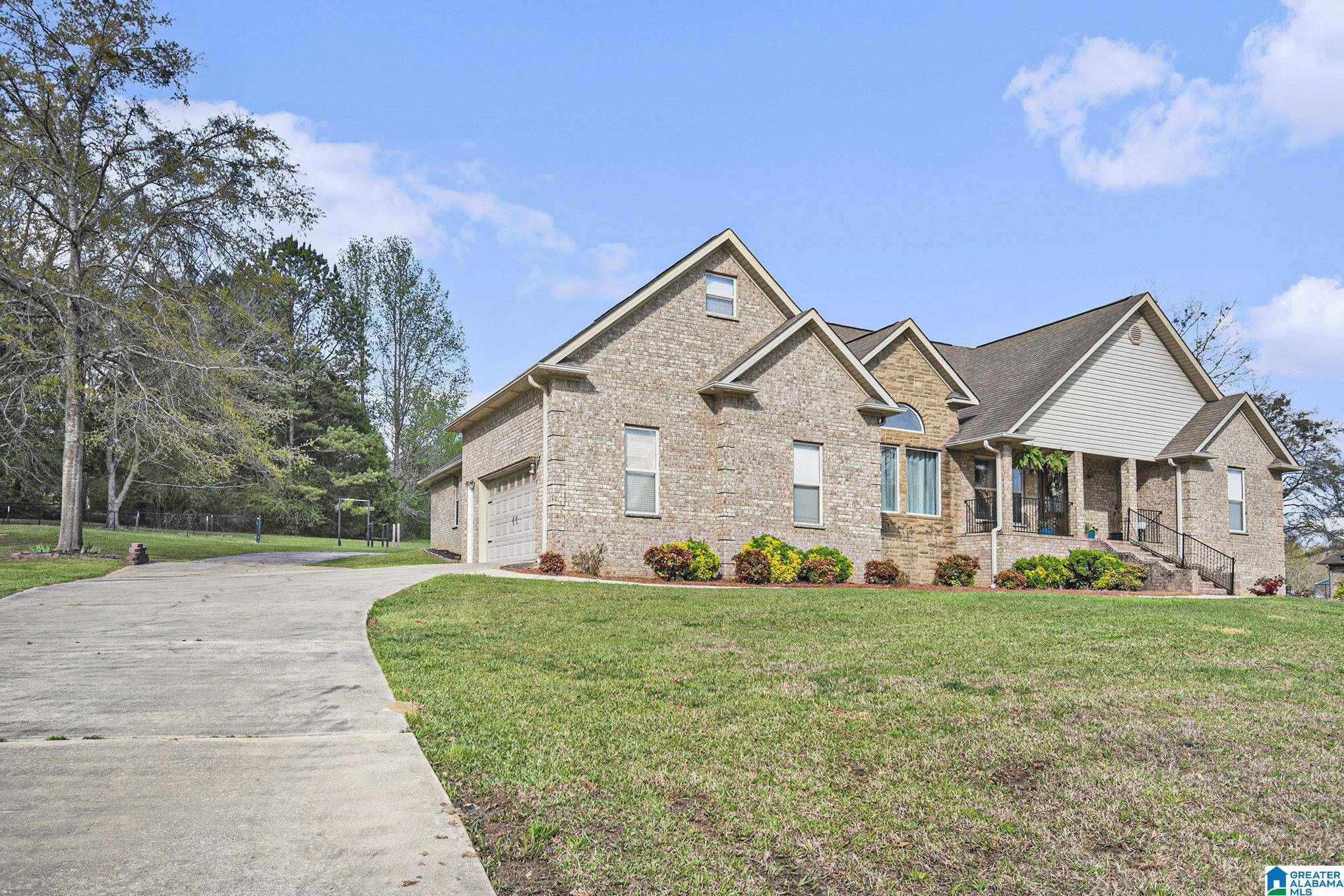 Clanton, AL 35045,118 CREEKWOOD CIRCLE
