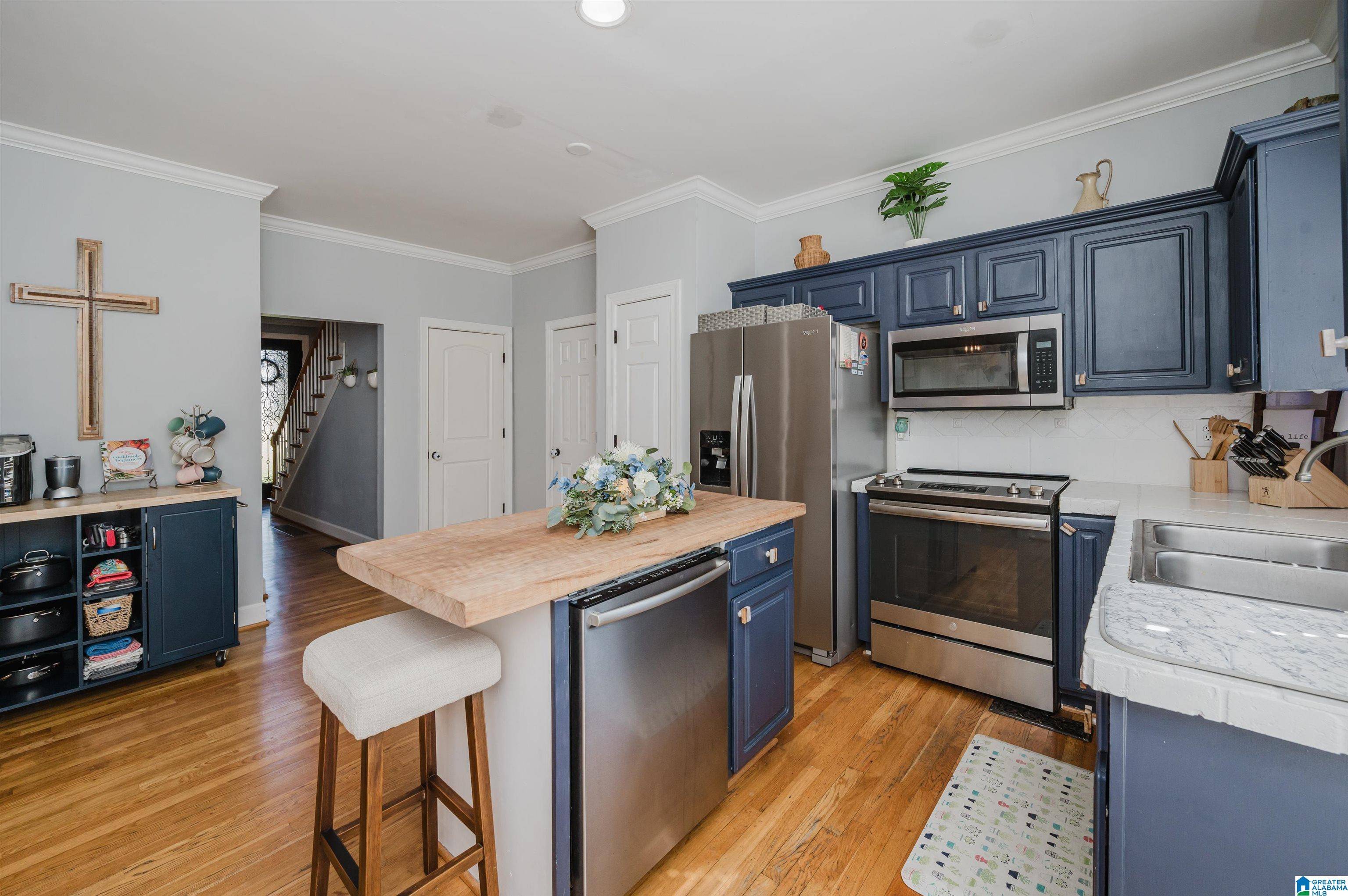 Vestavia Hills, AL 35216,1555 BENT RIVER CIRCLE