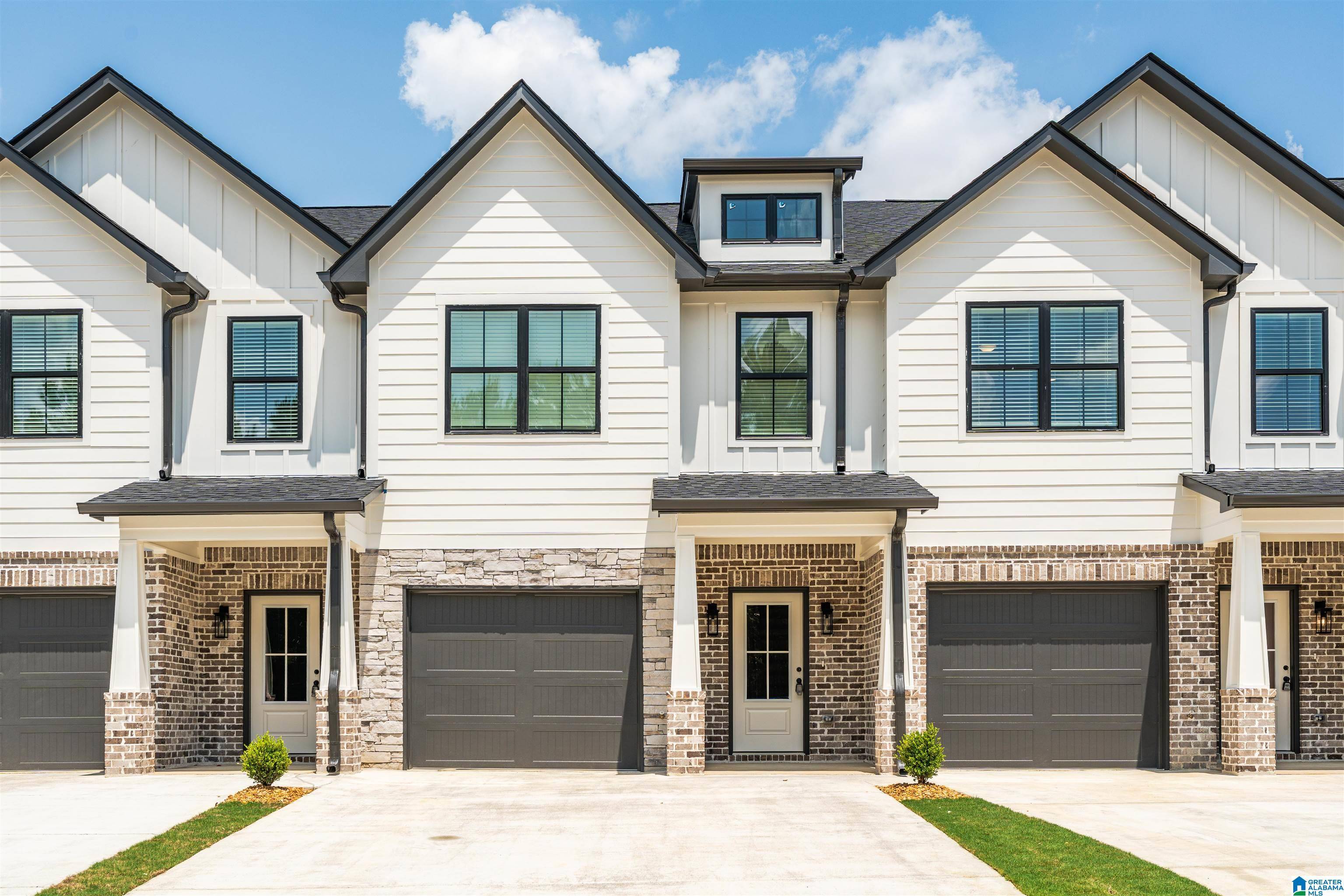 Helena, AL 35080,221 VILLAGE PARKWAY #33