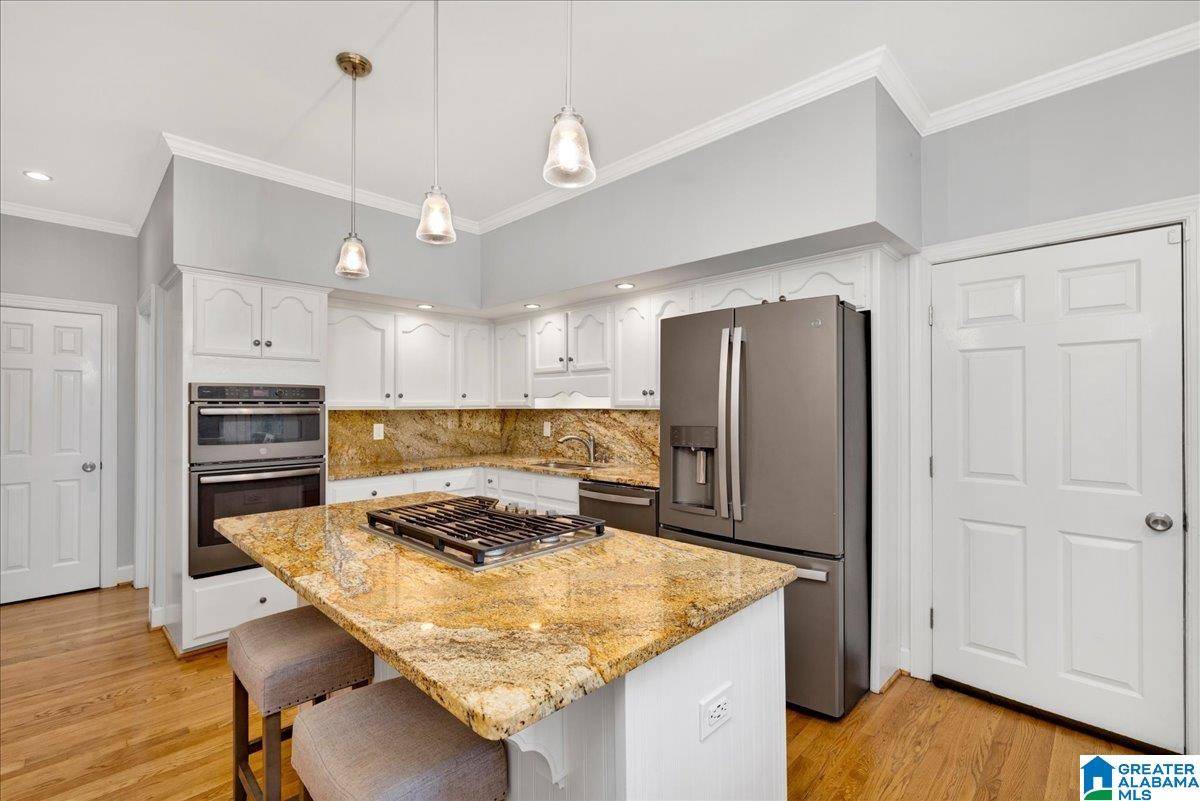 Hoover, AL 35244,721 HEATHERWOOD DRIVE