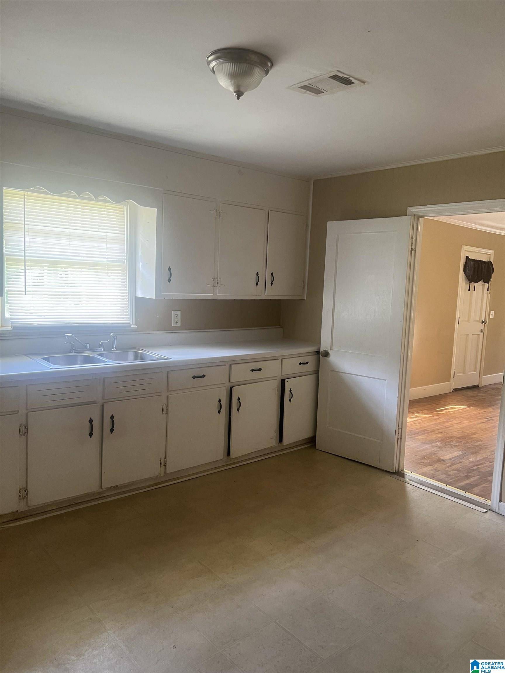 Center Point, AL 35215,2537 3RD STREET NE