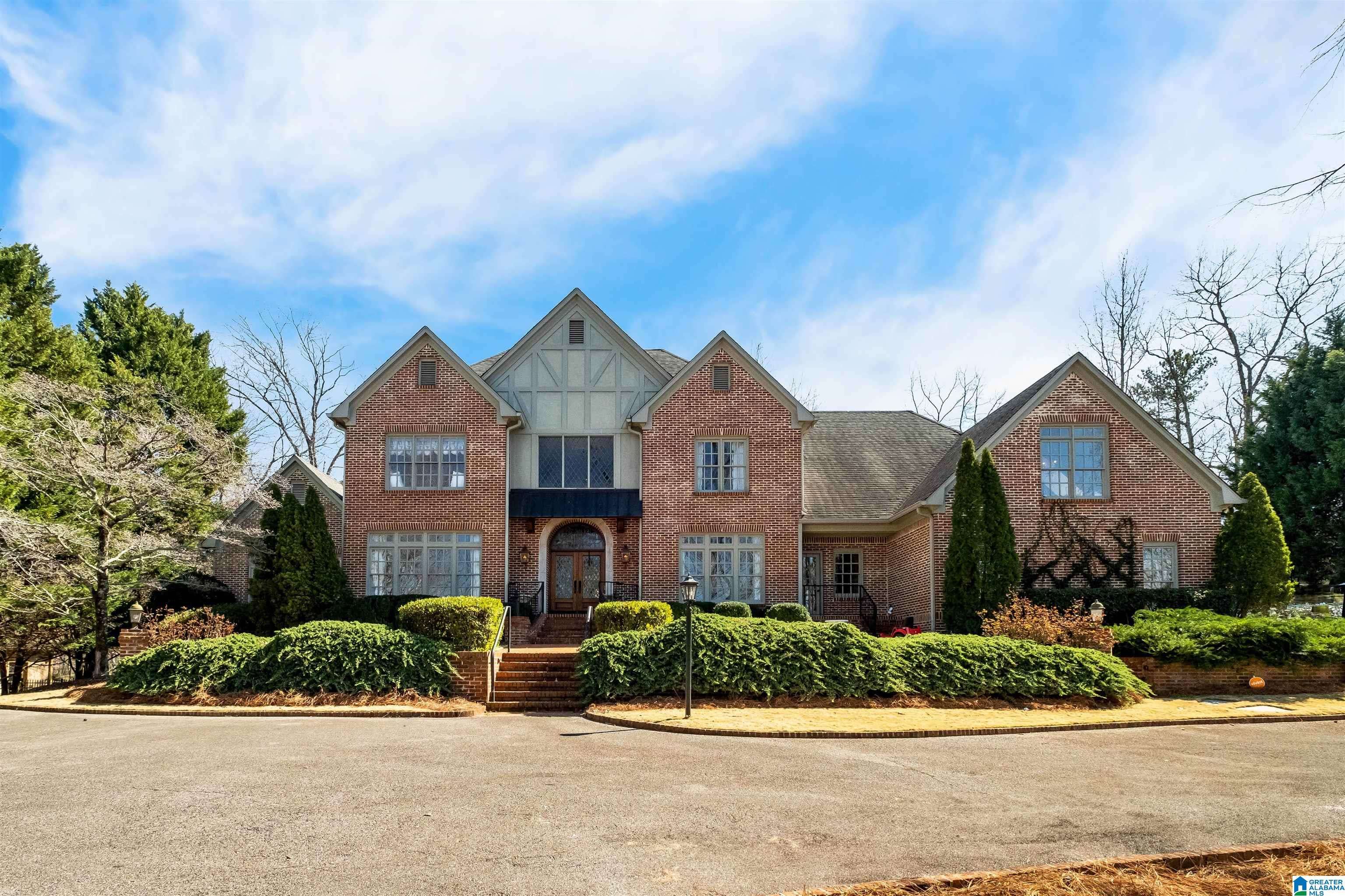 Hoover, AL 35242,537 CASTLEBRIDGE LANE