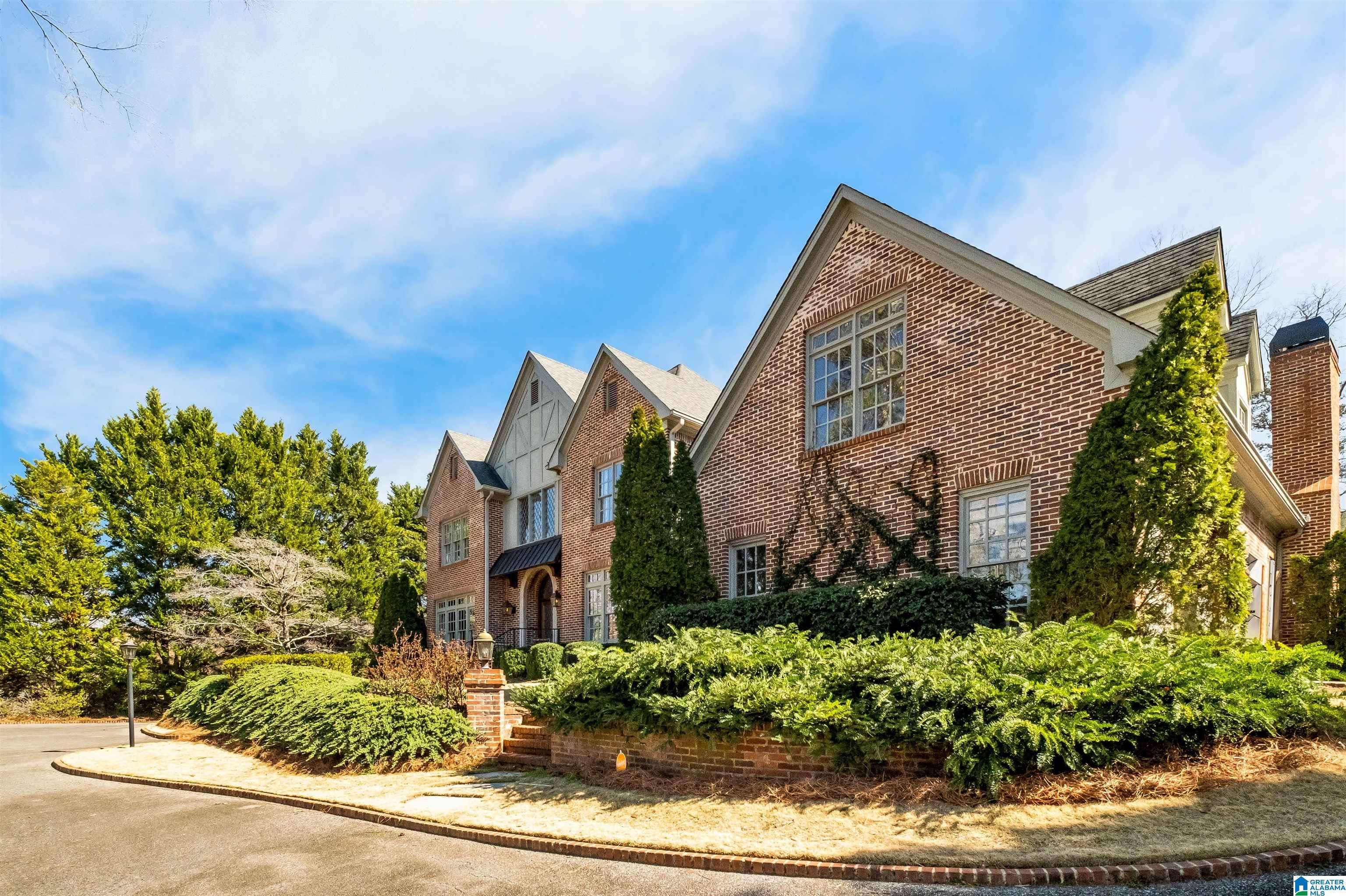 Hoover, AL 35242,537 CASTLEBRIDGE LANE