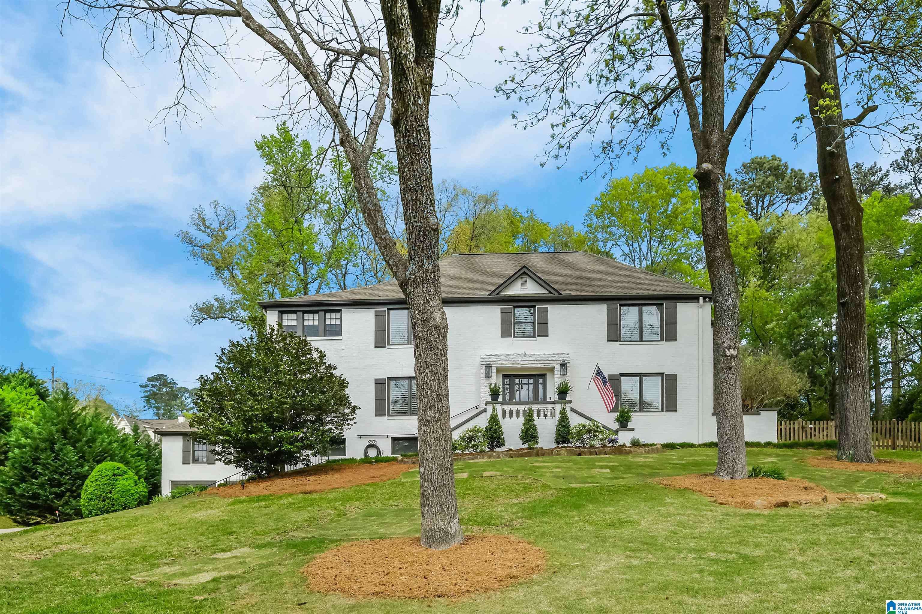 Homewood, AL 35209,218 LAKESHORE DRIVE