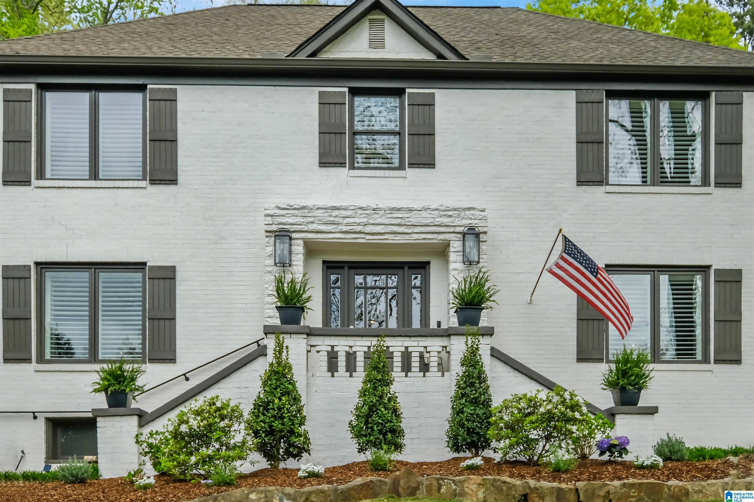 Homewood, AL 35209,218 LAKESHORE DRIVE