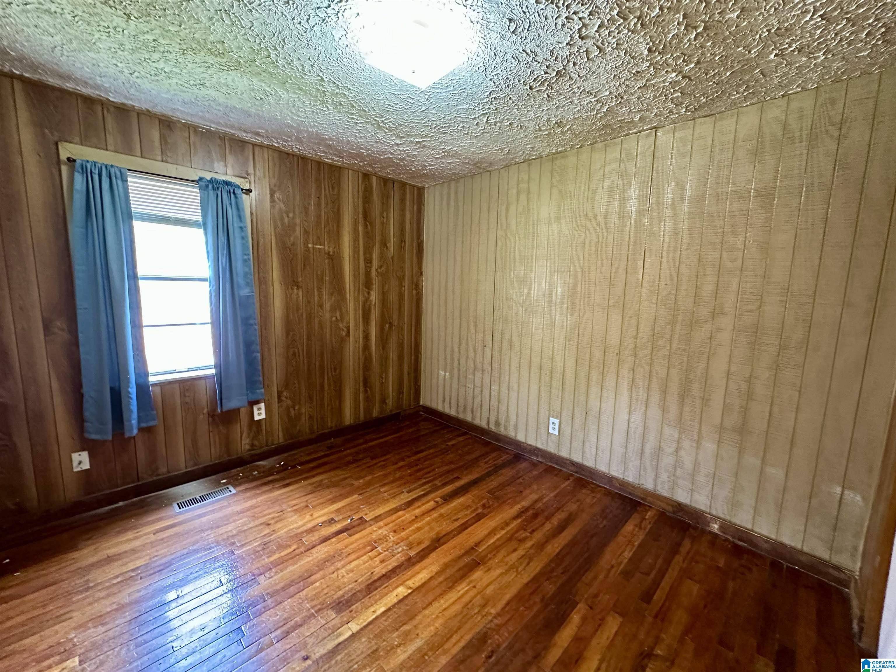 Sylacauga, AL 35150,203 NOBLE STREET