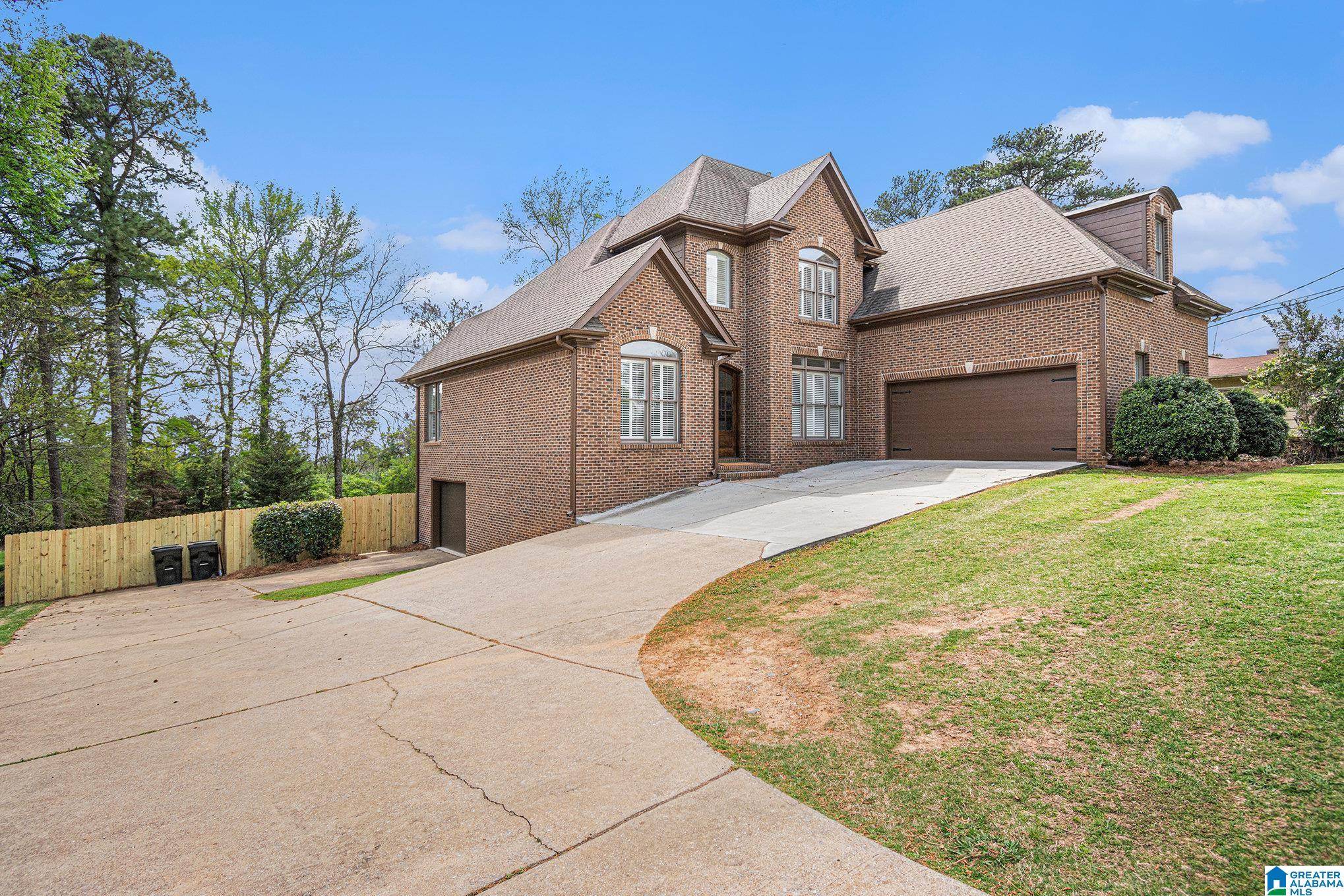 Vestavia Hills, AL 35216,2208 JACOBS ROAD
