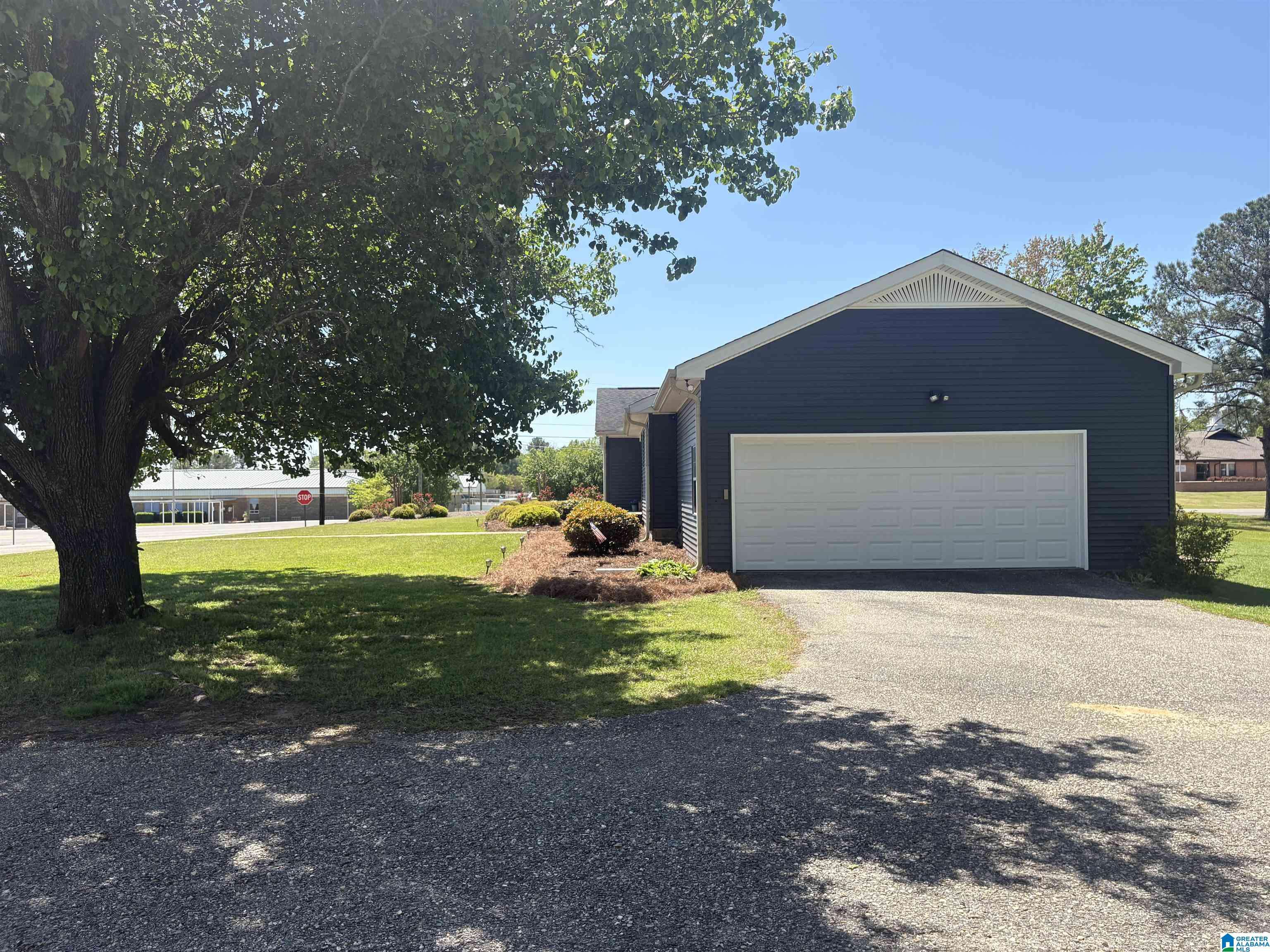 Clanton, AL 35045,611 DENNIS STREET