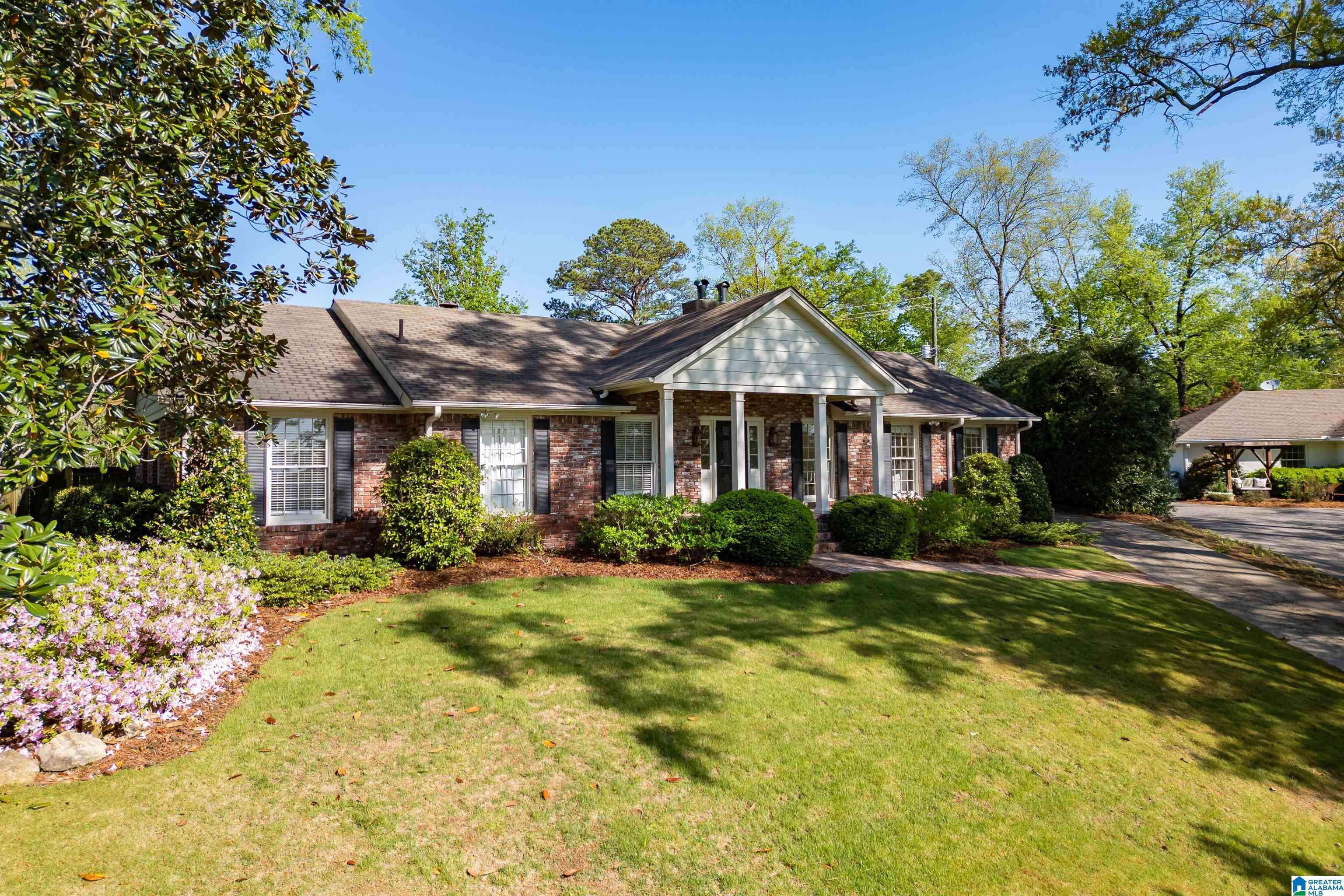 Mountain Brook, AL 35213,180 PEACHTREE CIRCLE