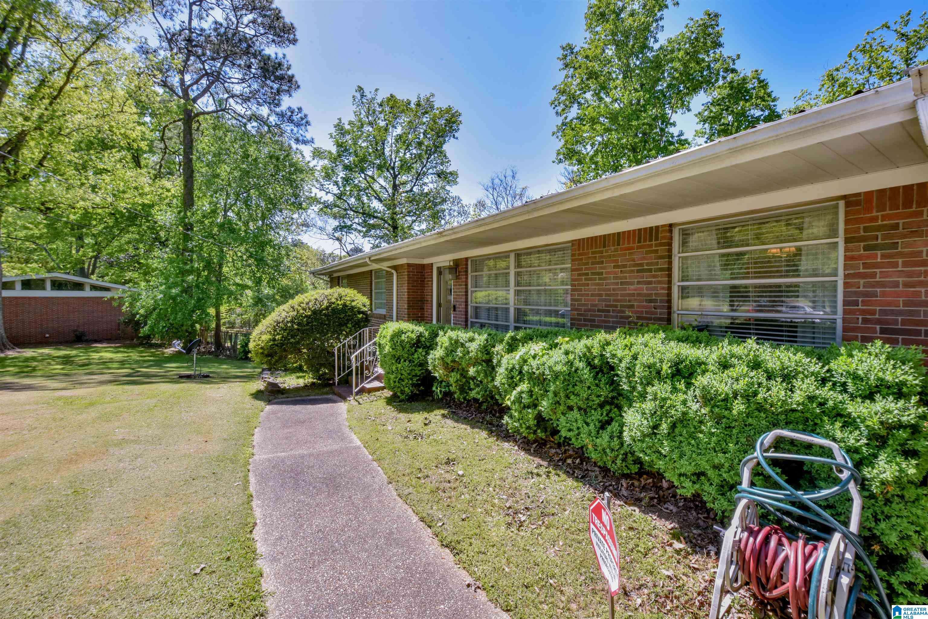 Hueytown, AL 35023,214 MIMOSA CIRCLE