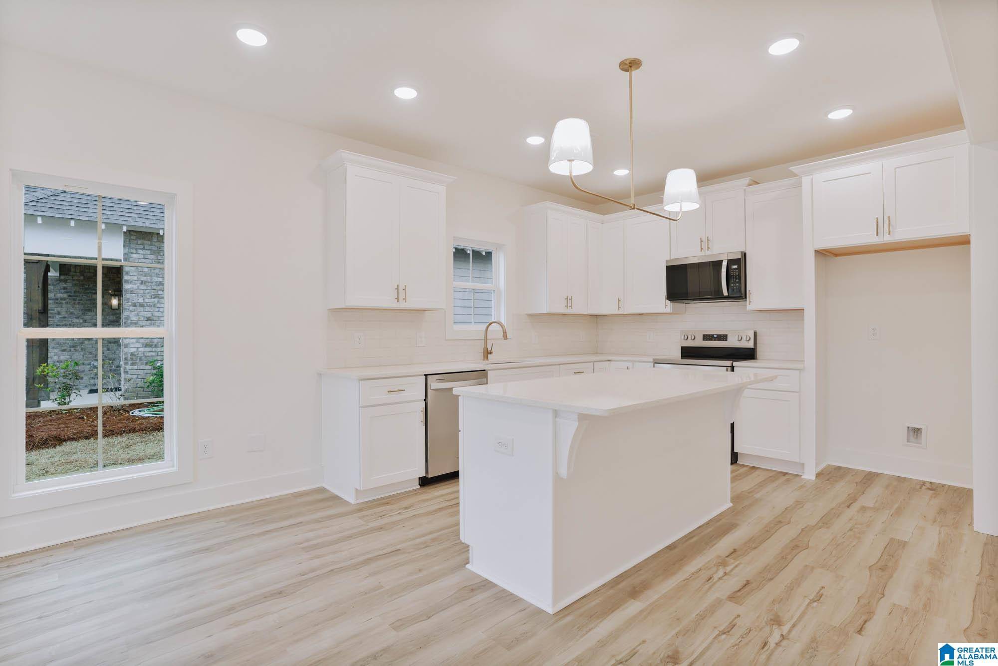 Calera, AL 35040,353 SHILOH CREEK DRIVE