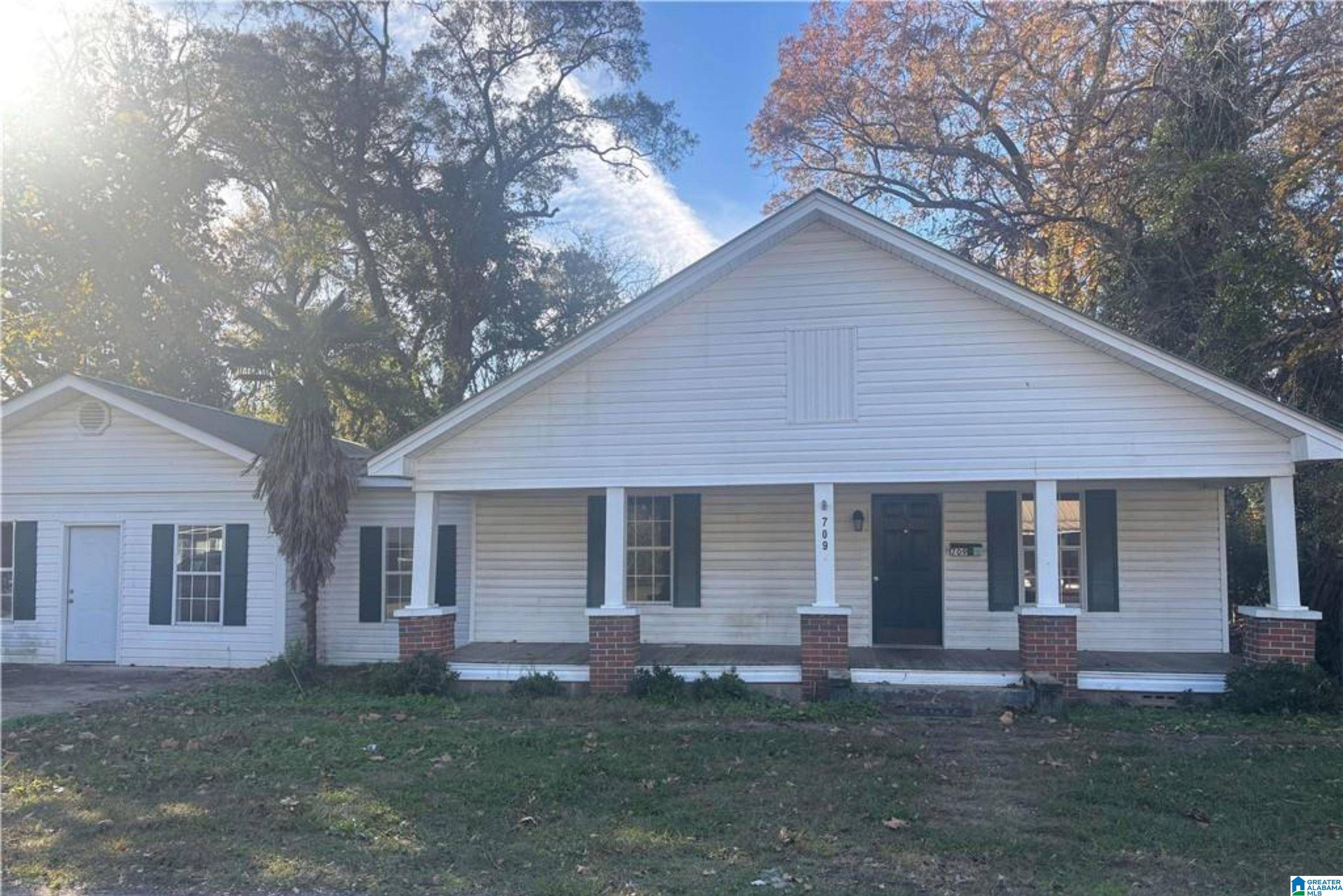 Fayette, AL 35555,709 3RD WAY NE