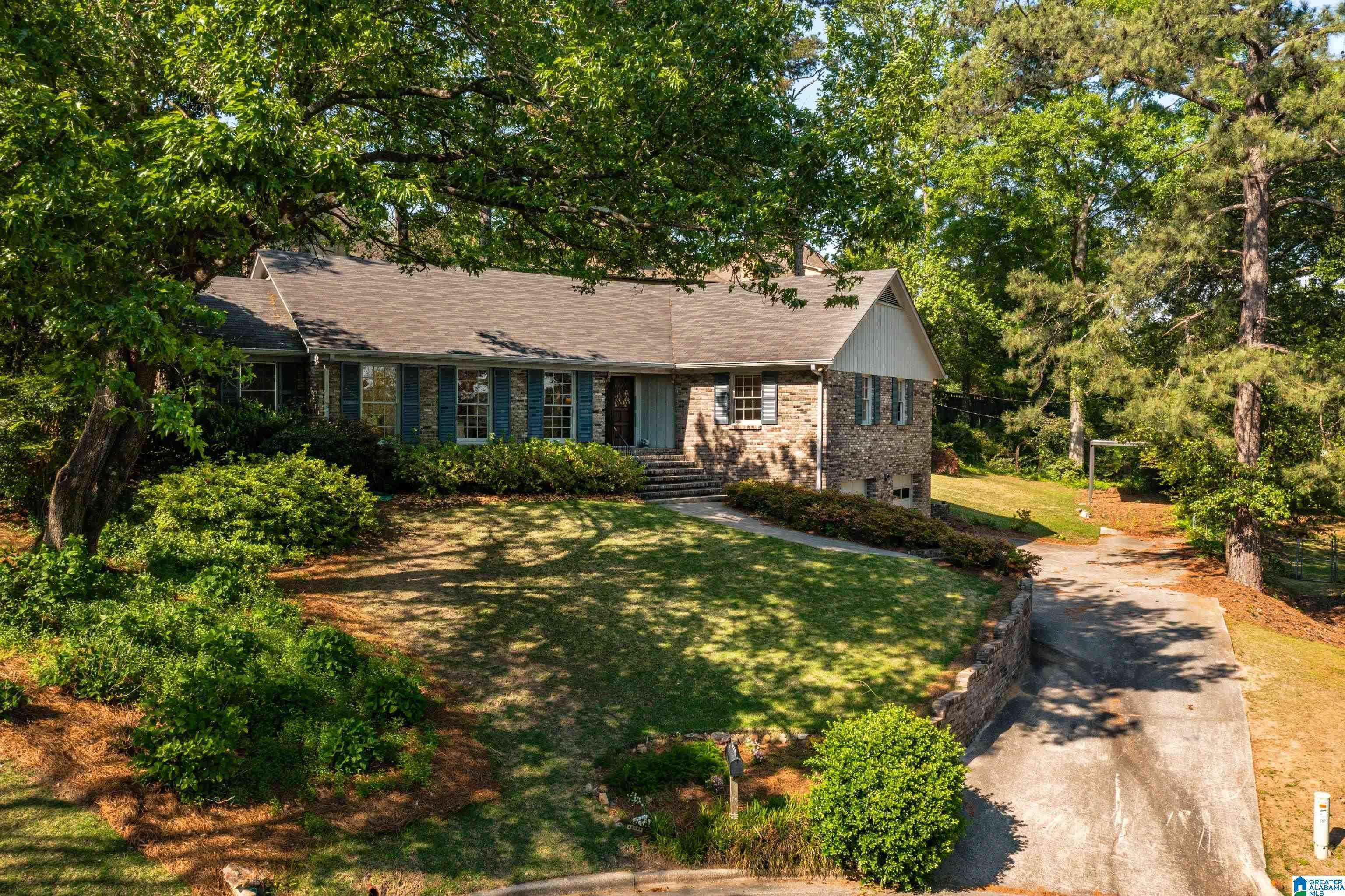 Mountain Brook, AL 35213,133 HERITAGE CIRCLE