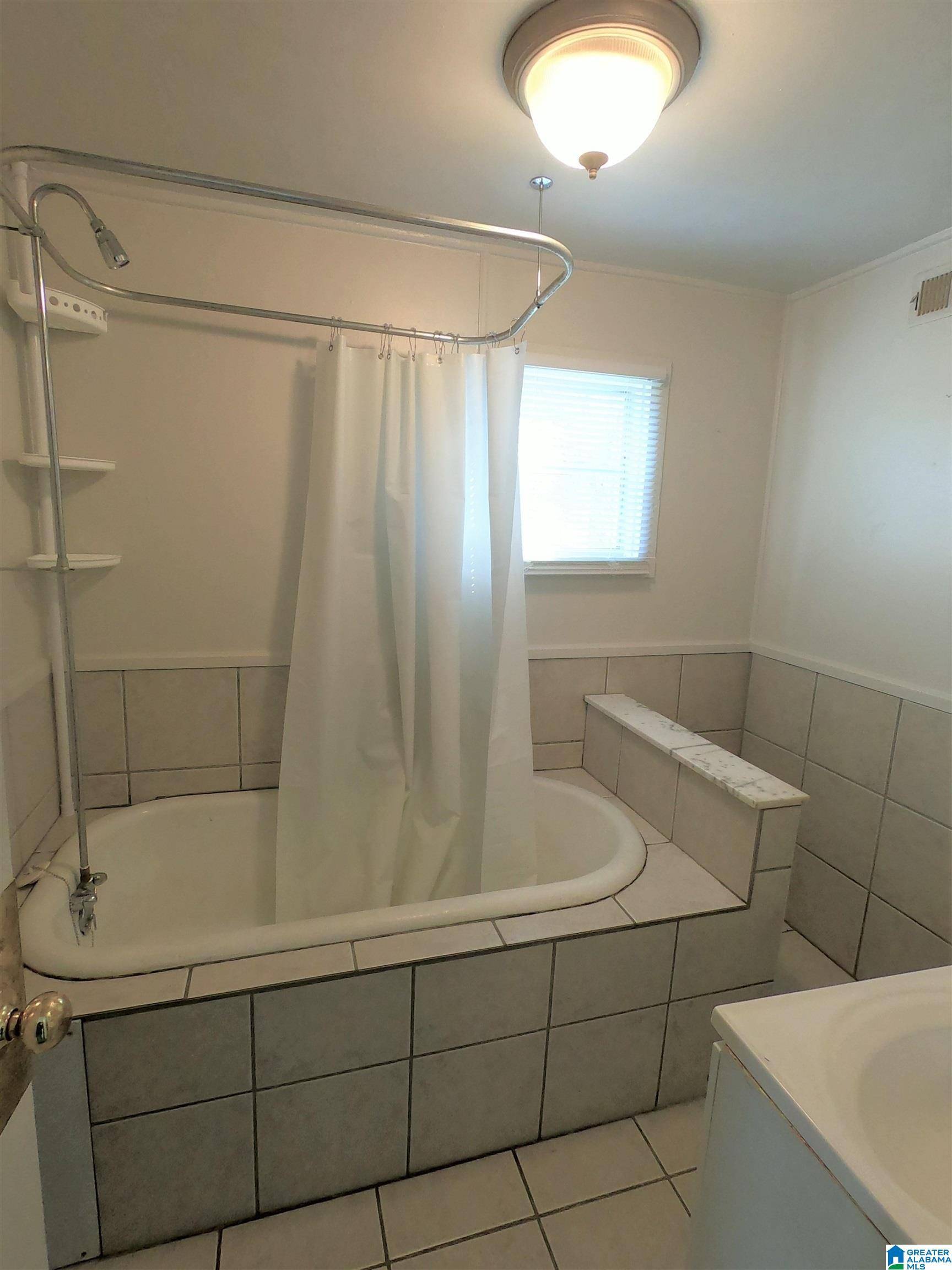 Adamsville, AL 35005,116 FOREST AVENUE