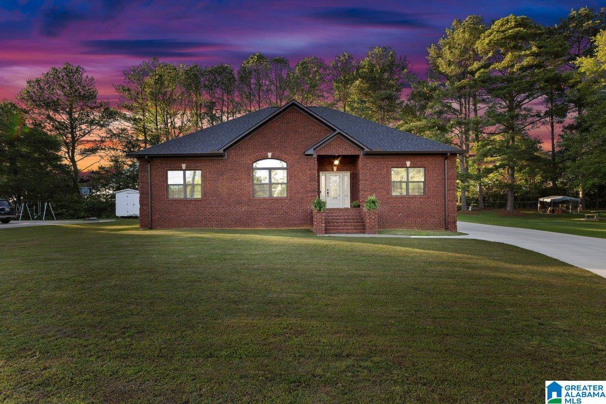 Oneonta, AL 35121,604 MAGNOLIA AVENUE