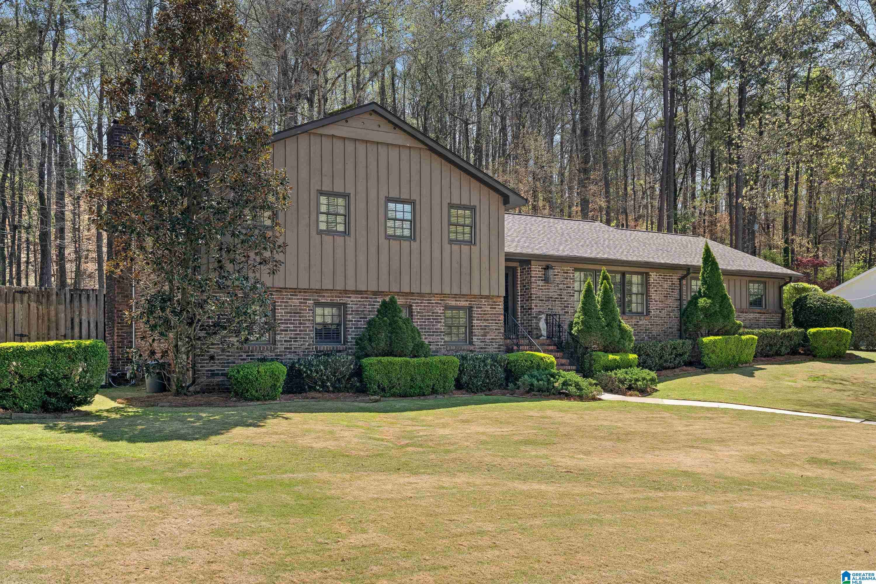 Vestavia Hills, AL 35216,1501 BADHAM DRIVE