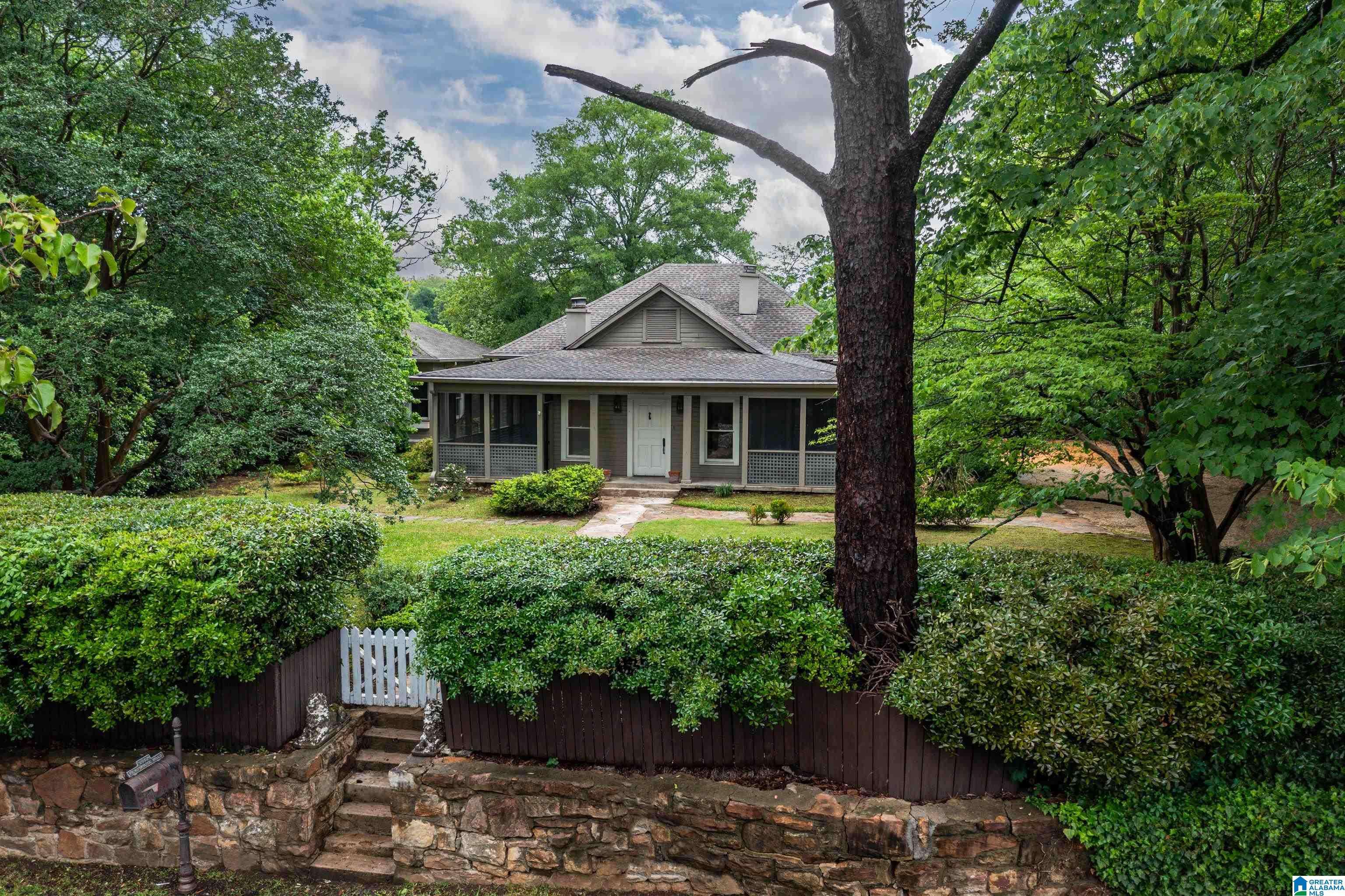 Vestavia Hills, AL 35243,2972 PUMP HOUSE ROAD