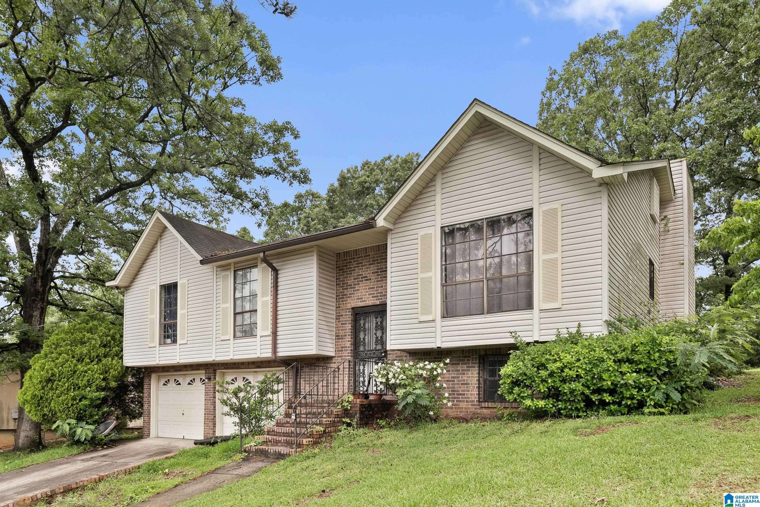 Fairfield, AL 35064,900 LIVE OAK CIRCLE