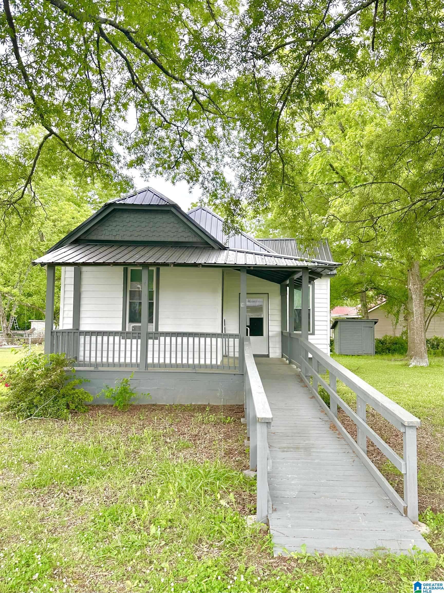 Gadsden, AL 35904,10 COMNOCK AVENUE
