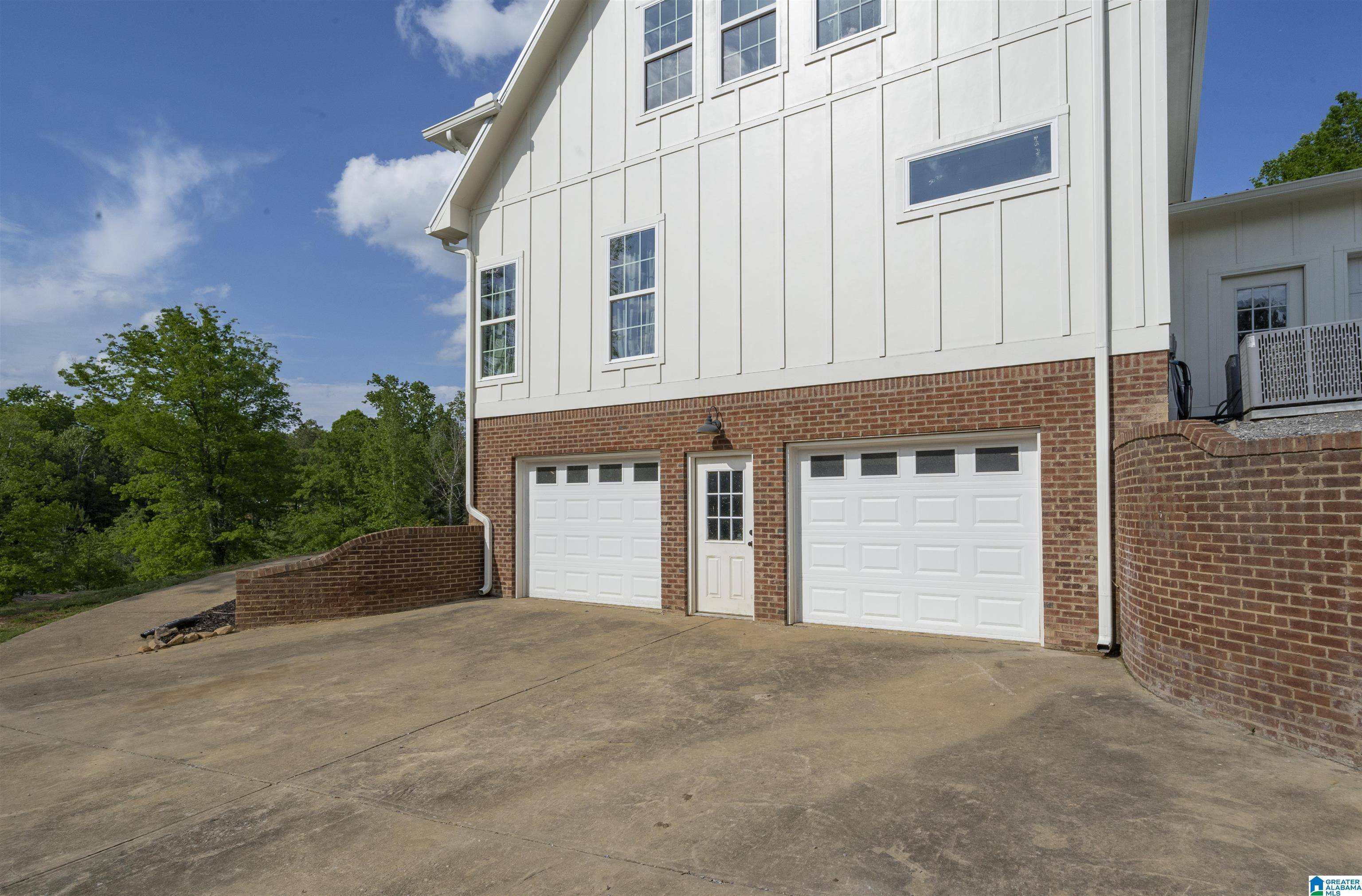 Pell City, AL 35128,561 MOUNTAIN CREST DRIVE