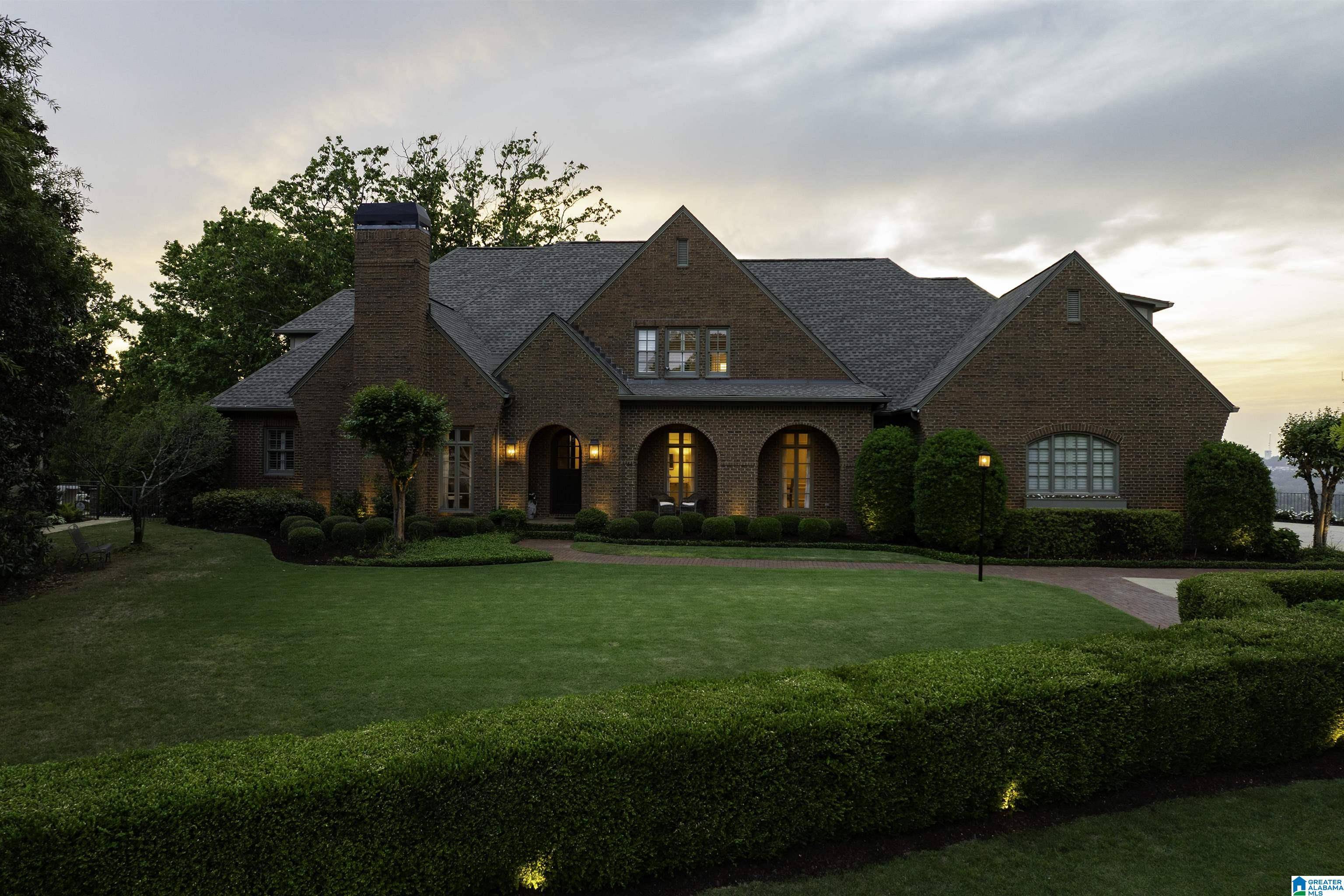 Vestavia Hills, AL 35216,2024 VESTAVIA DRIVE