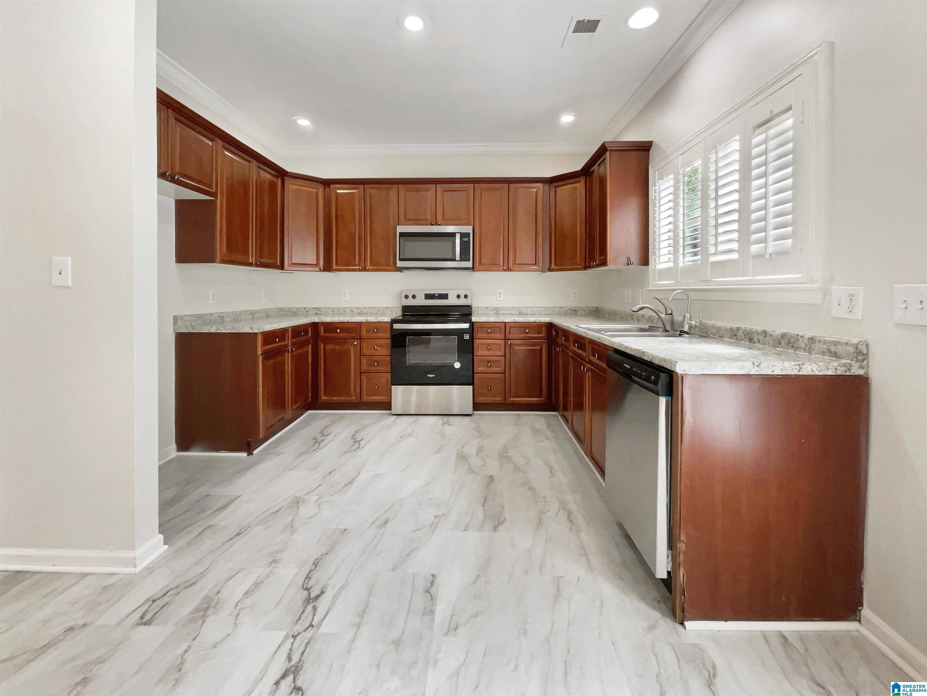 Sterrett, AL 35147,5882 FOREST LAKES COVE