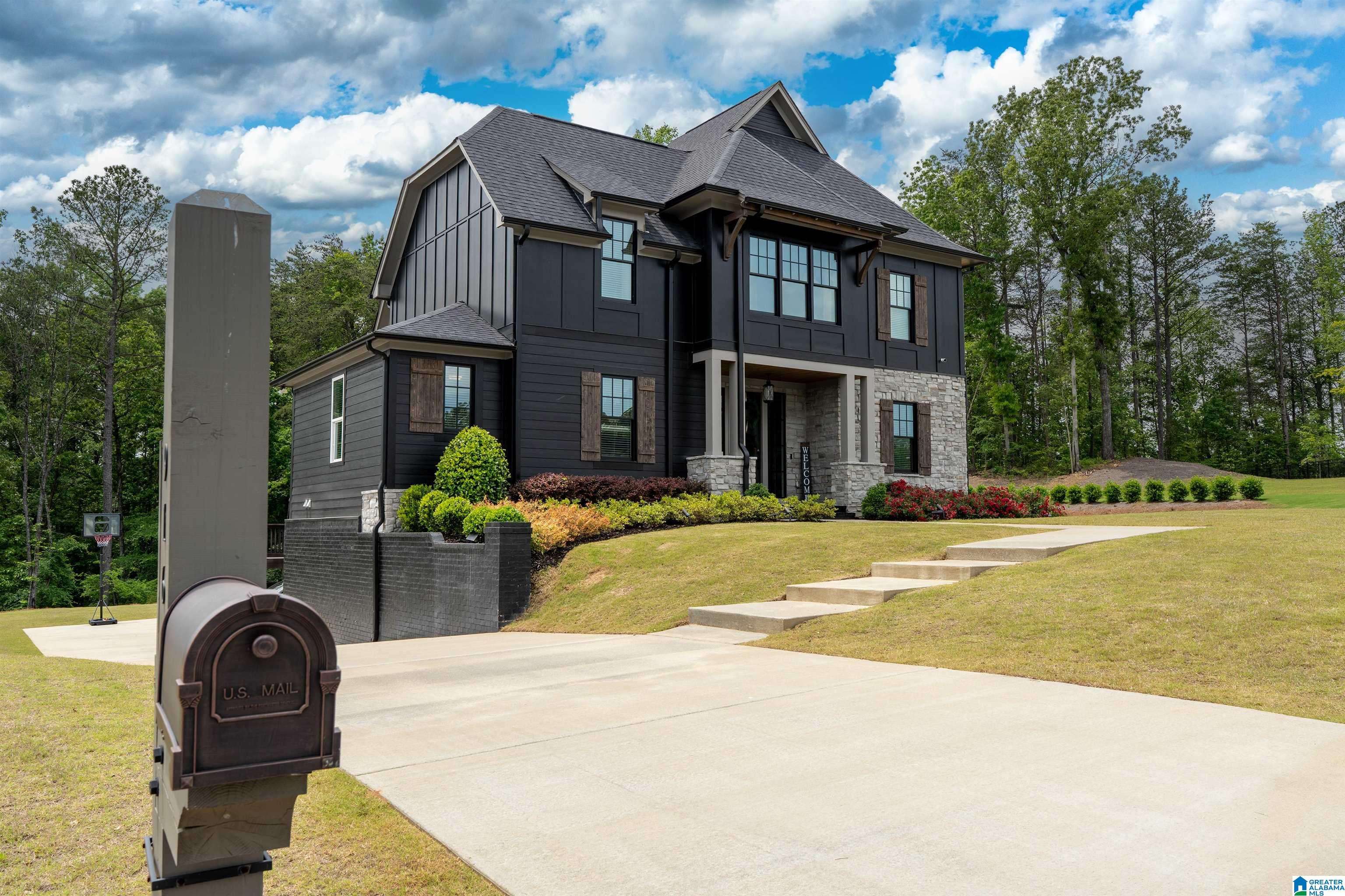 Hoover, AL 35244,916 LIVVY LANE