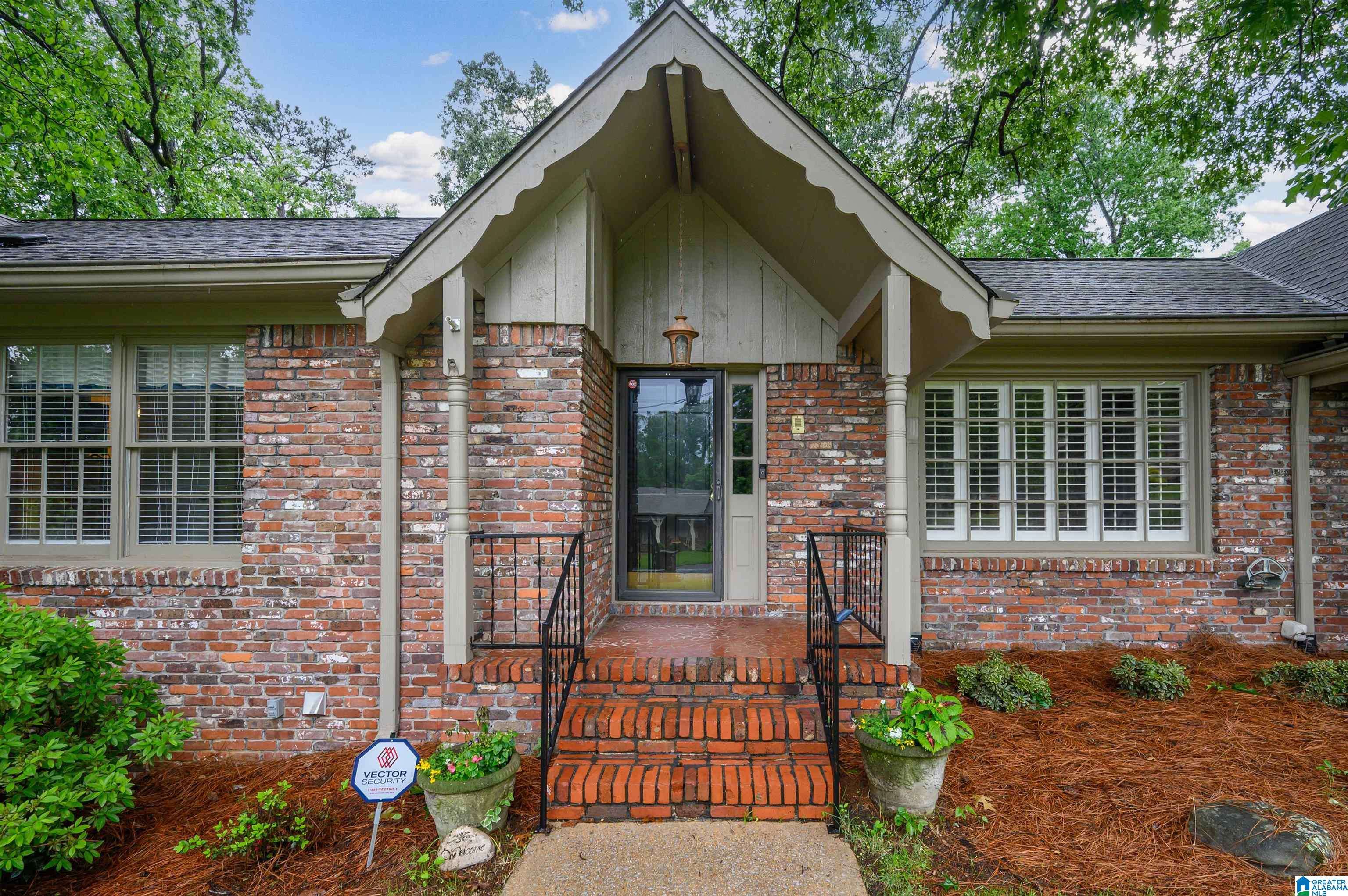 Vestavia Hills, AL 35226,2620 SWISS LANE