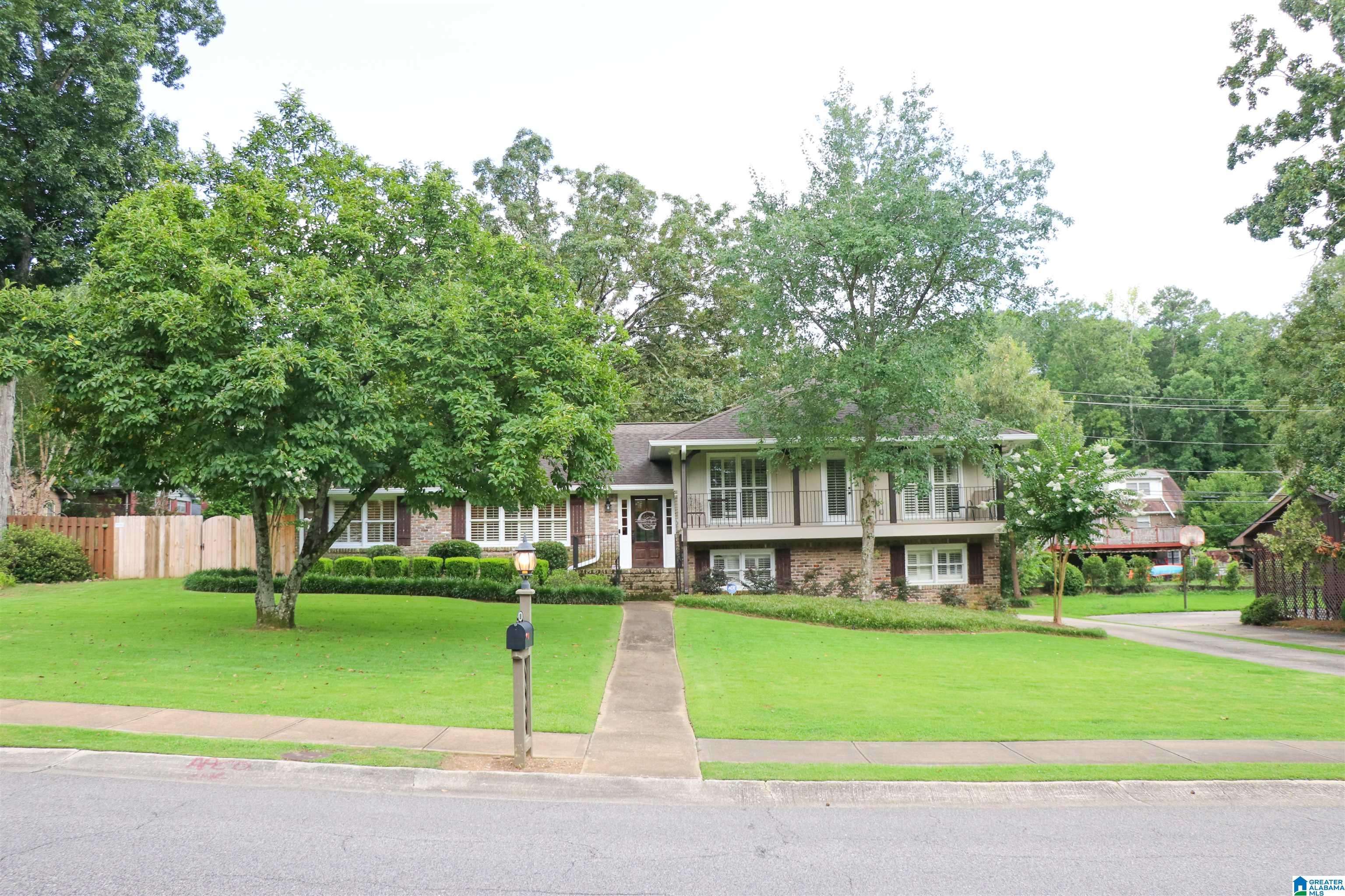 Vestavia Hills, AL 35216,1605 HAYS CIRCLE